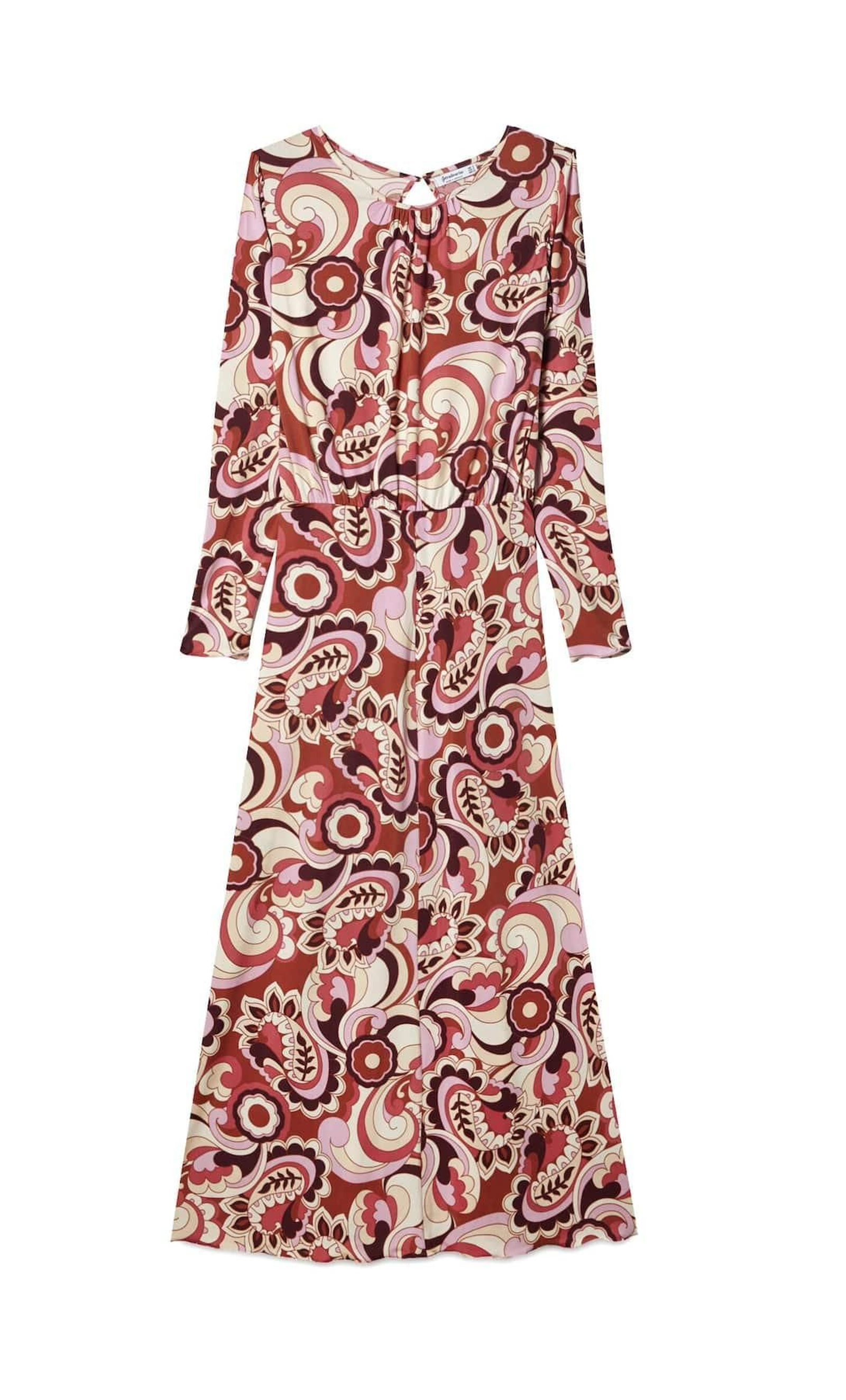 Vestido de estampado retro de Stradivarius.
