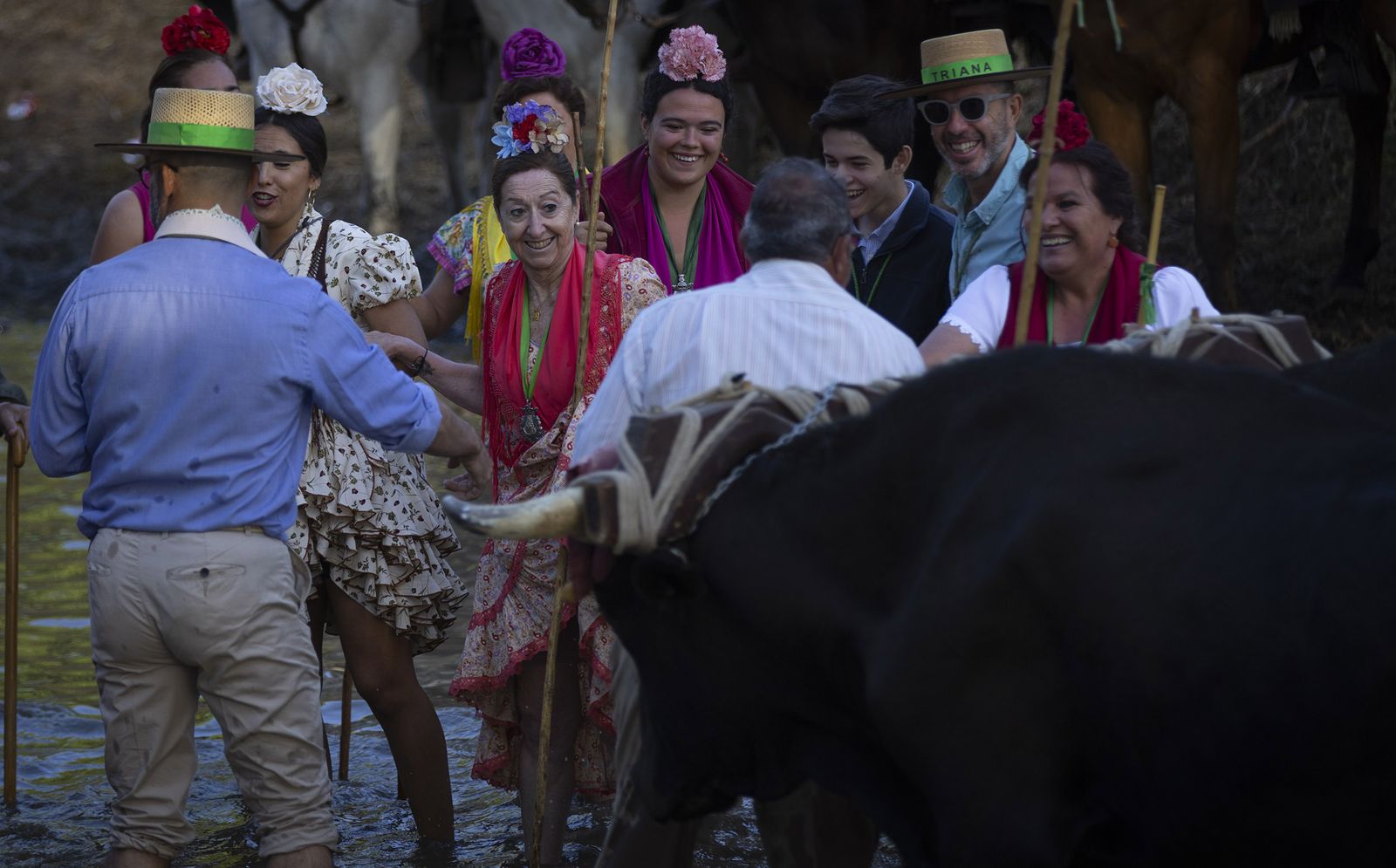 El paso de Triana y Sevilla por el Vado del Quema, en imágenes