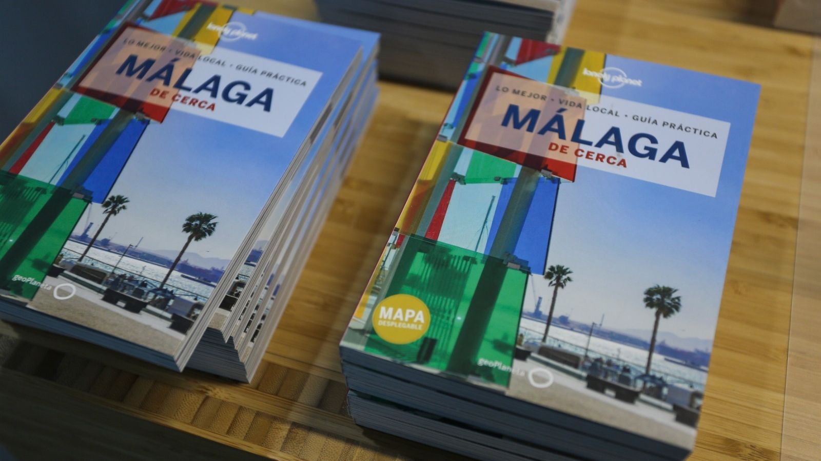 Ejemplares de la guía turística "Málaga de cerca"