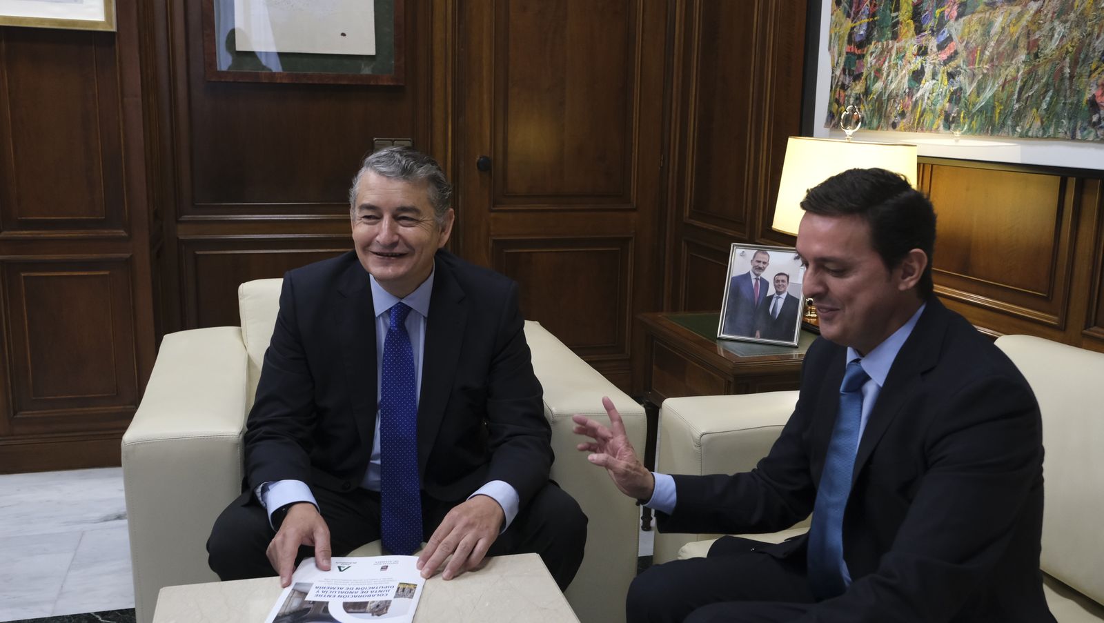 Imágenes de la visita del Consejero de Presidencia, Antonio Sanz, a la Diputación de Almería