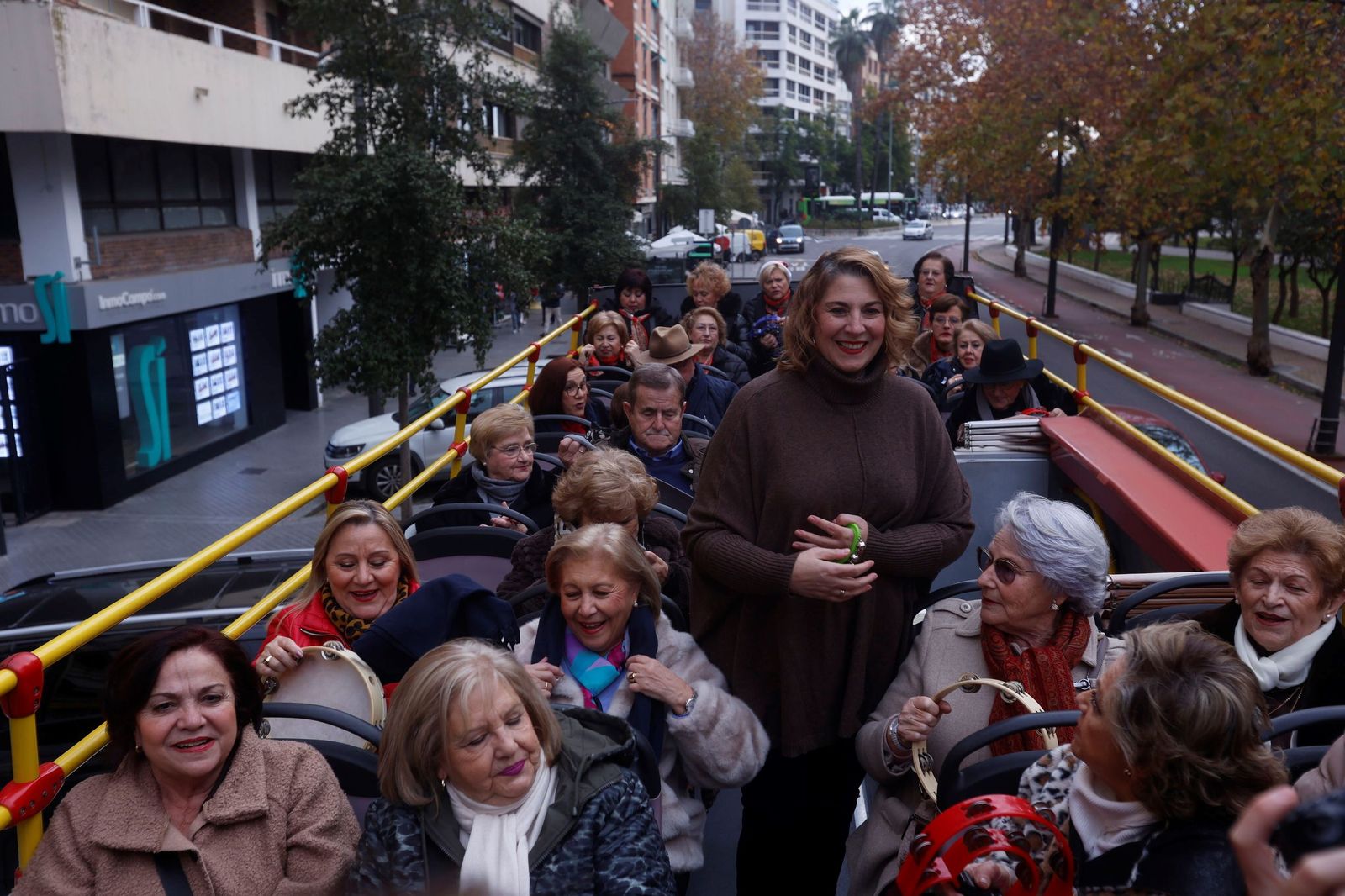 Los mayores de Córdoba cantan a la Navidad en un 'Coro de Coros'