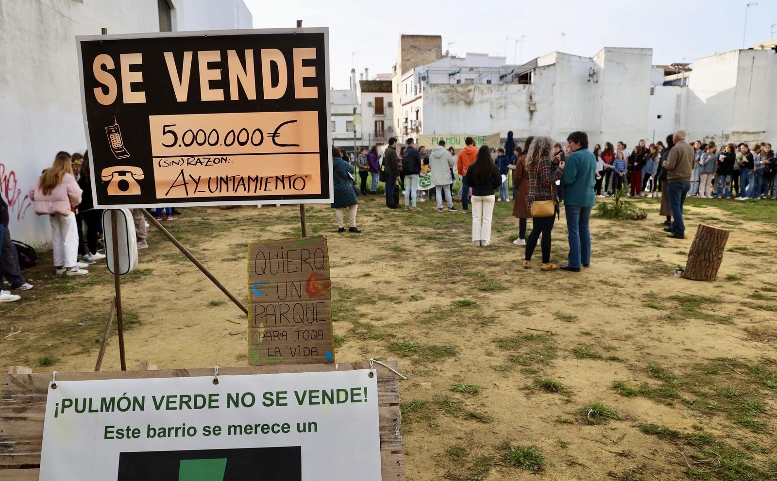 Jornada reivindicativa en el solar municipal de la calle Arrayán