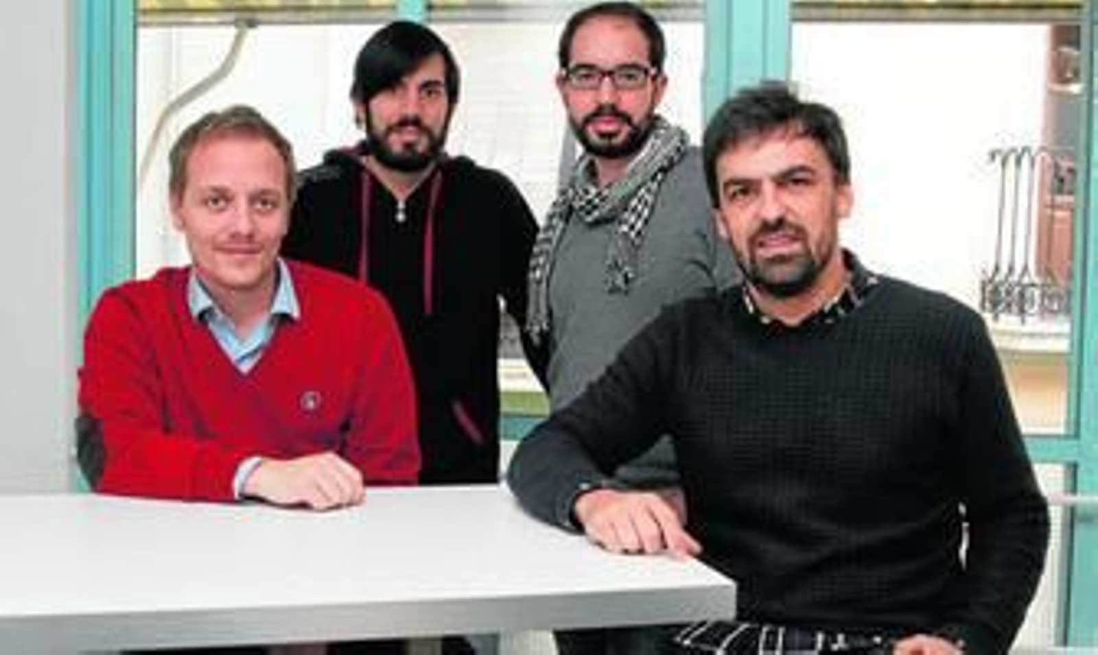 Los granadinos Mytaki, licenciados en el vidrio