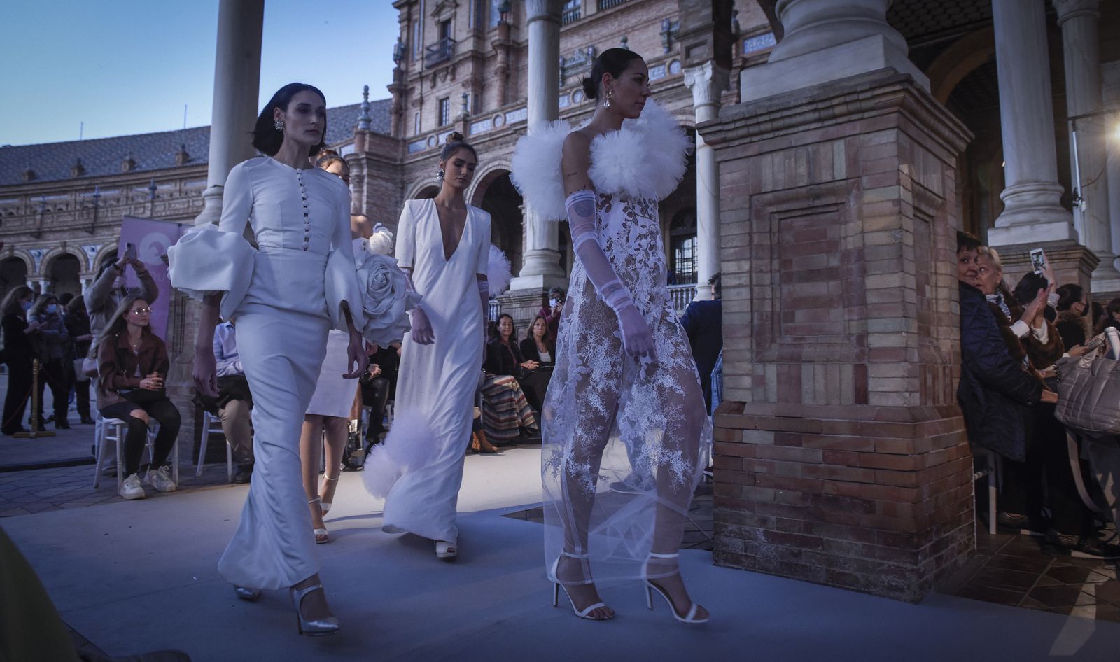 El desfile de Pedro Béjar en la pasarela de novia e invitada SIQ 2022, todas las fotos