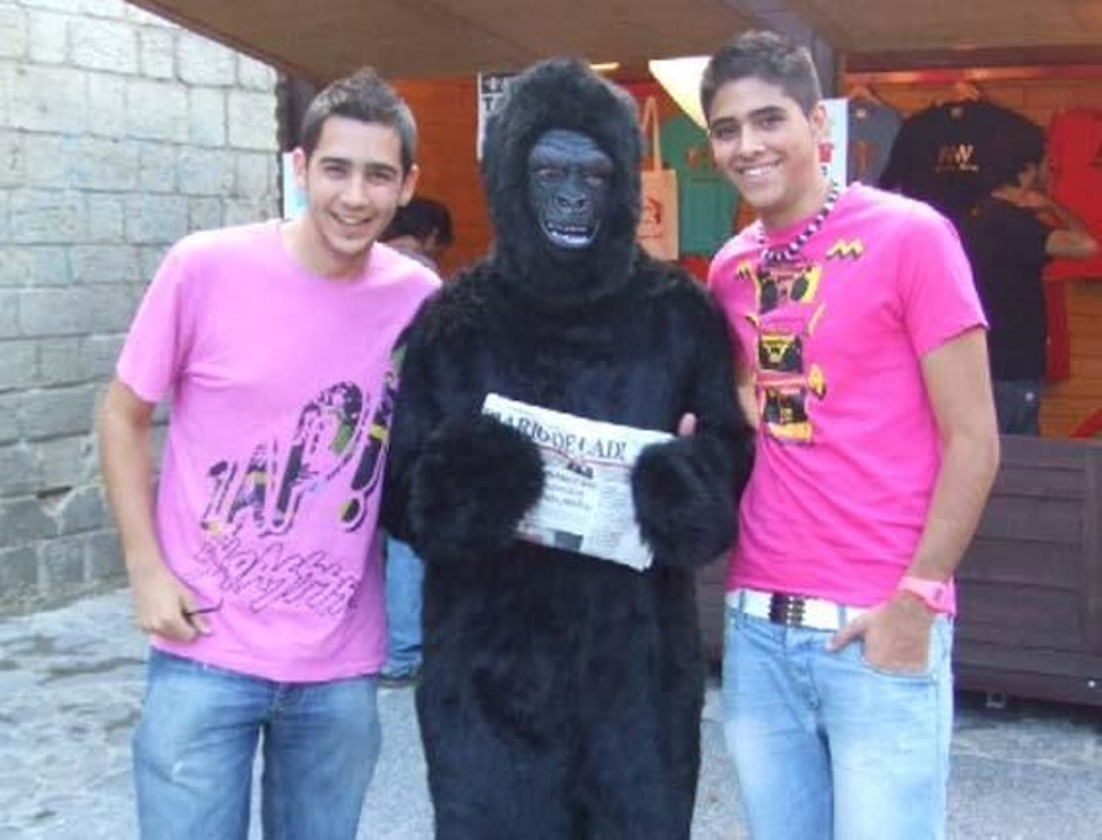 Iba para hombre, pero se quedó en mono. Eso sí, un mono muy leído, que va con su Diario a todas partes. Si te encontraste con nuestro particular monkey el sábado, búscate en esta galería. 

Foto: Senda