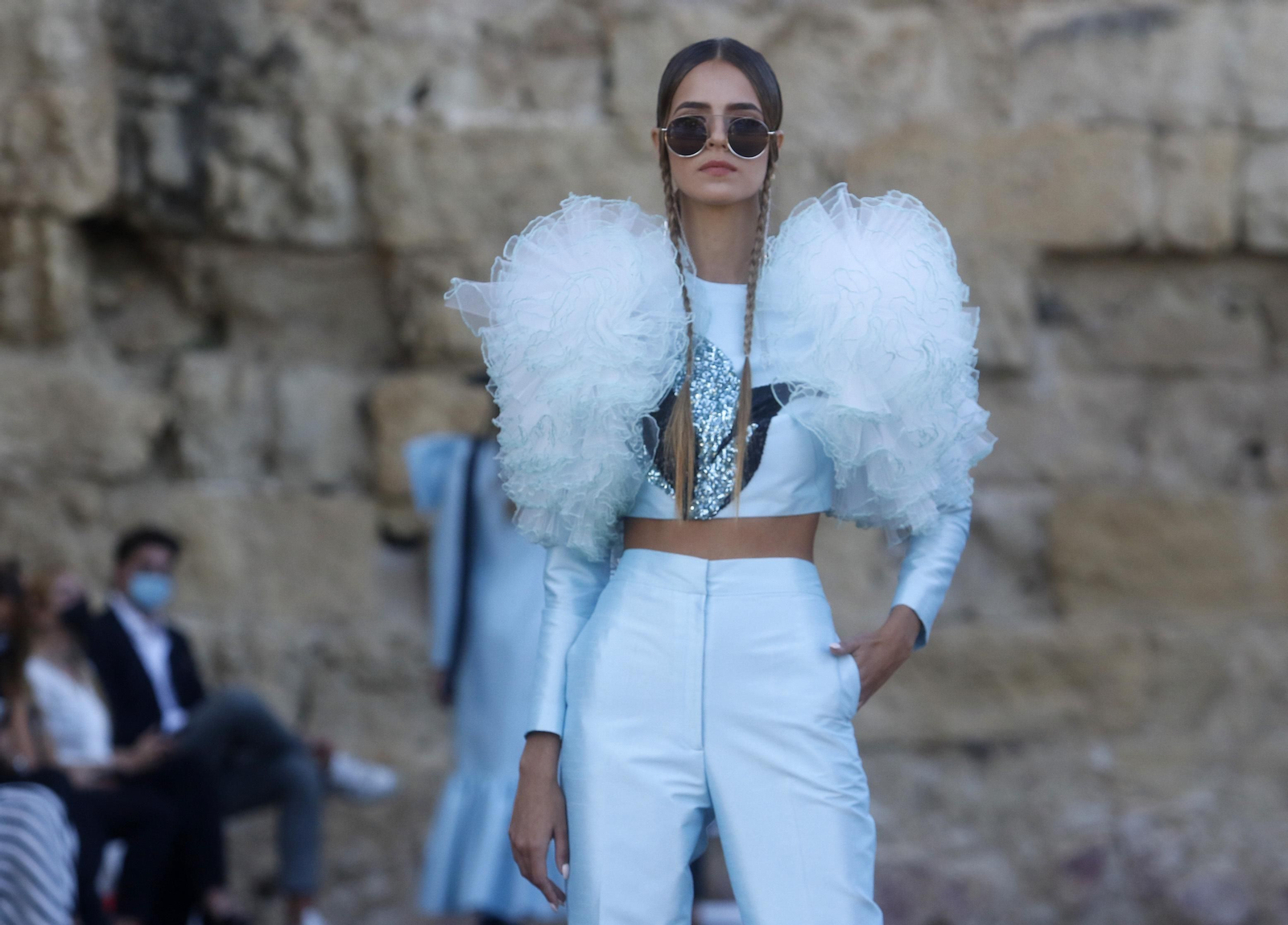 El desfile de Juana Martín en Medina Azahara, en fotografías