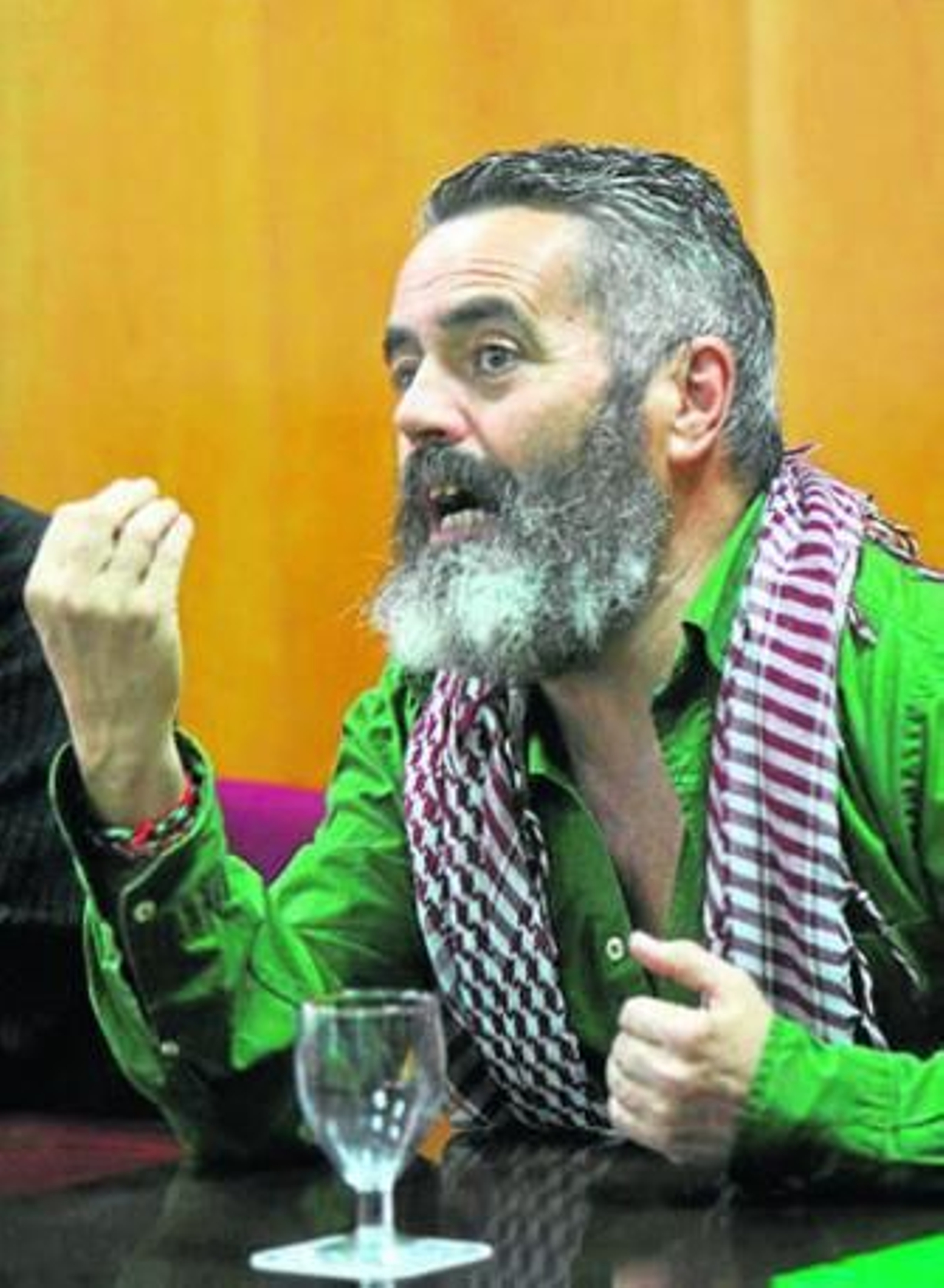 El alcalde de Marinadela durante la conferencia de ayer.