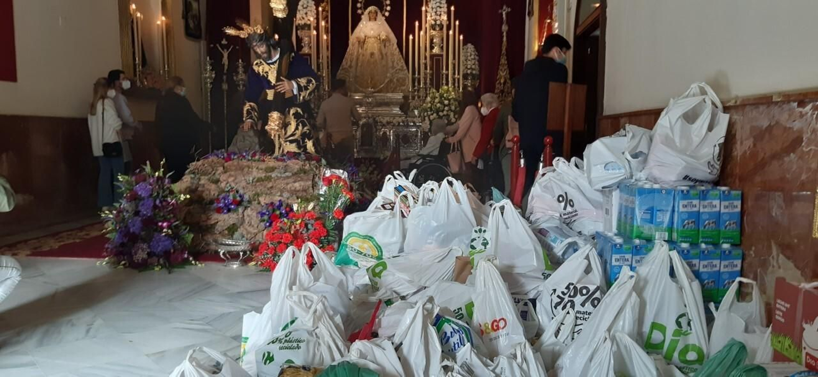 Las fotos del Lunes Santo en Málaga: la devoción en el barrio de La Trinidad