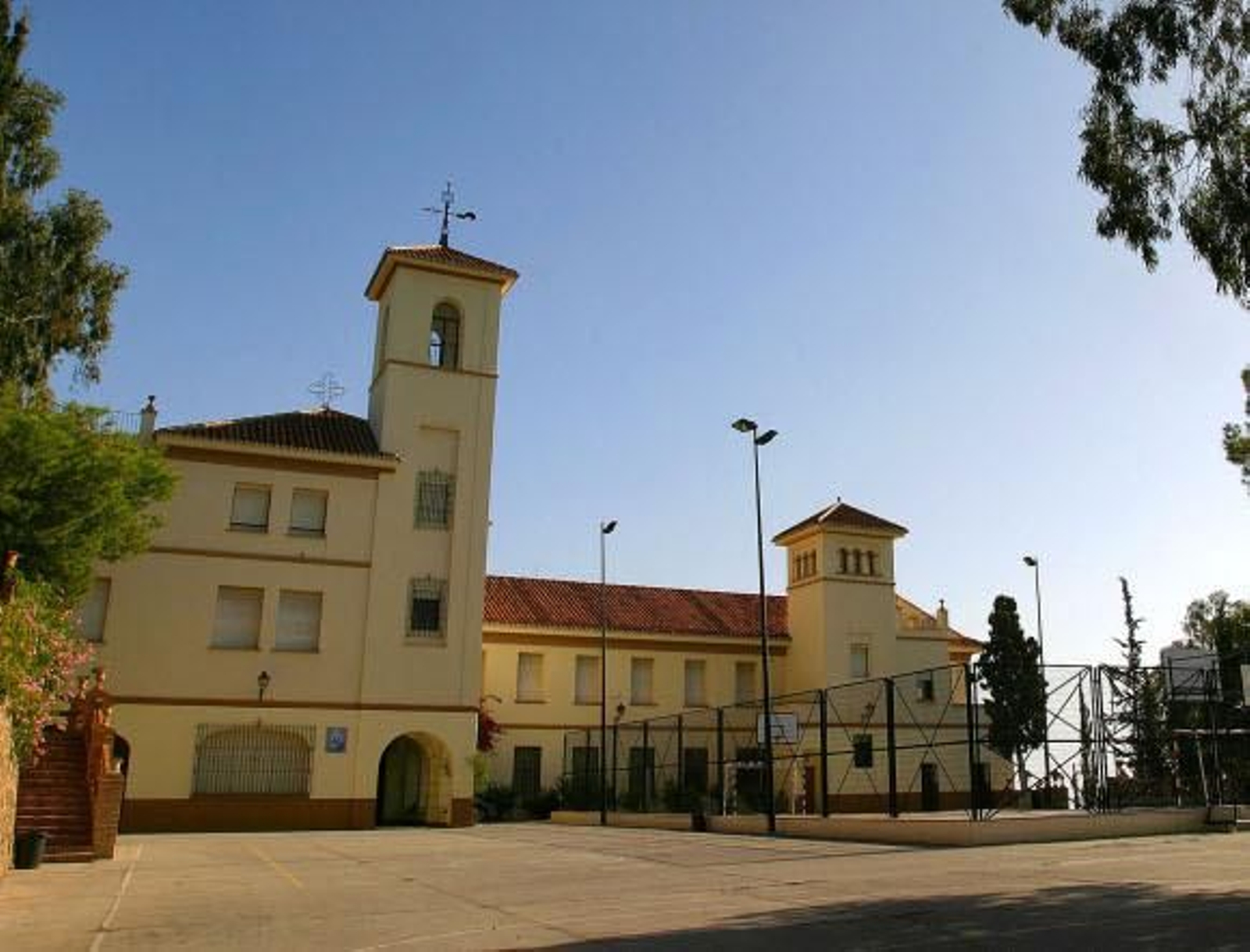 Entrada del colegio Las Esclavas. Entrada del colegio Las Esclavas.