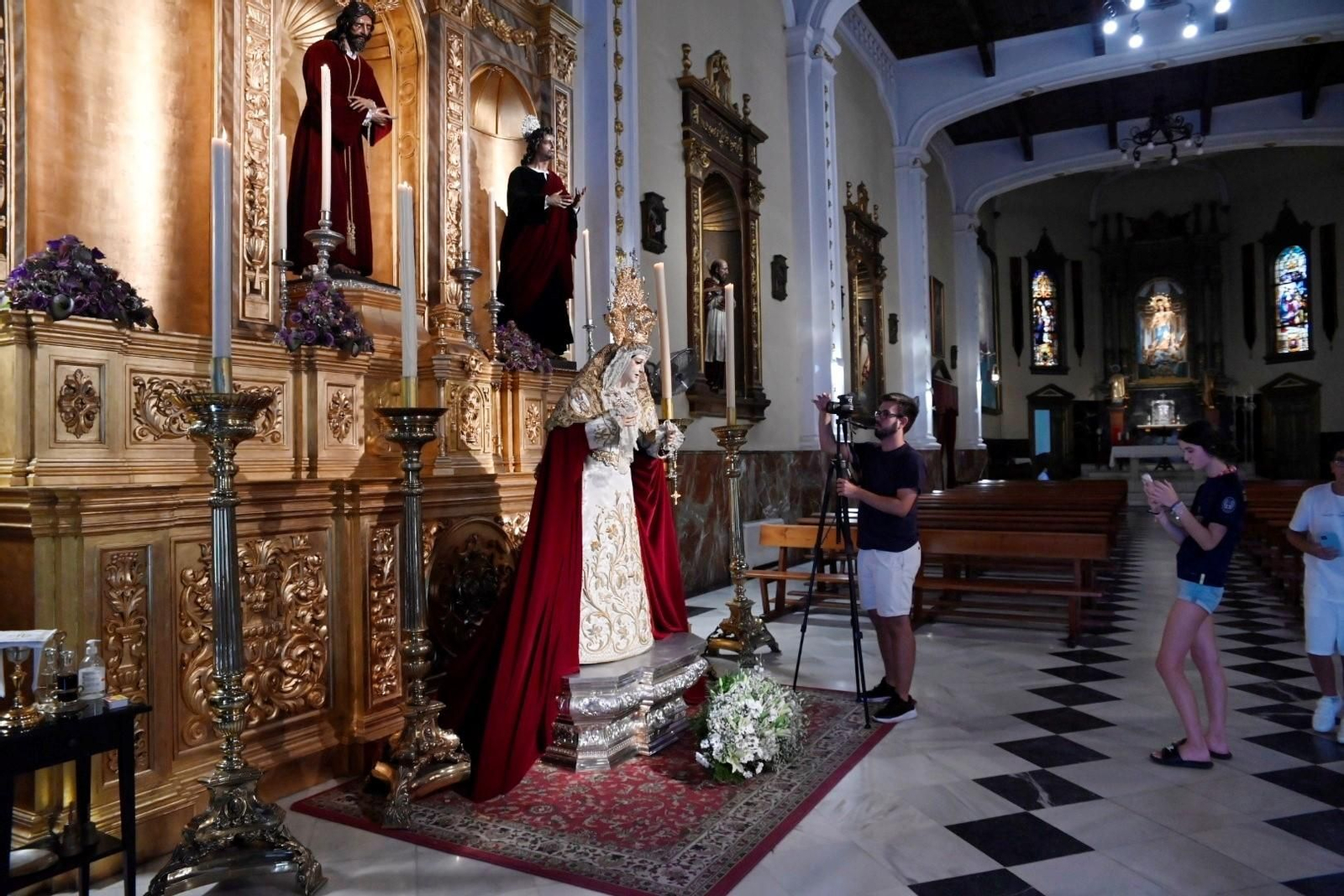 Las mejores fotos de la veneración de la Virgen de la Piedad de Córdoba tras su restauración Las mejores fotos de la veneración de la Virgen de la Piedad de Córdoba tras su restauración