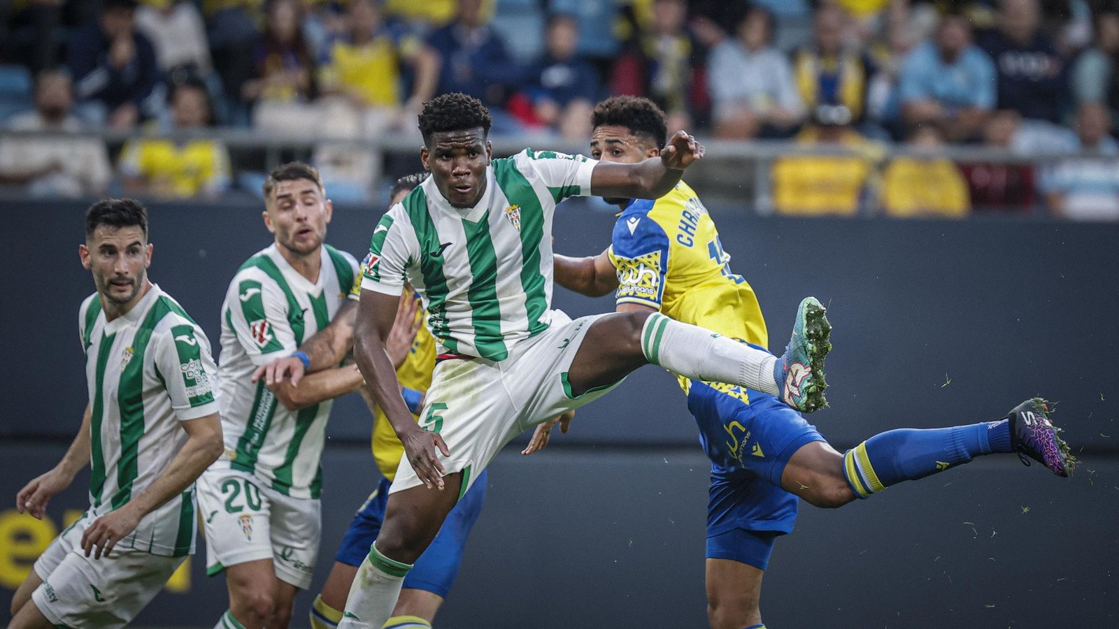 Búscate entre las imágenes del partido de fútbol entre Cádiz CF y Córdoba CF