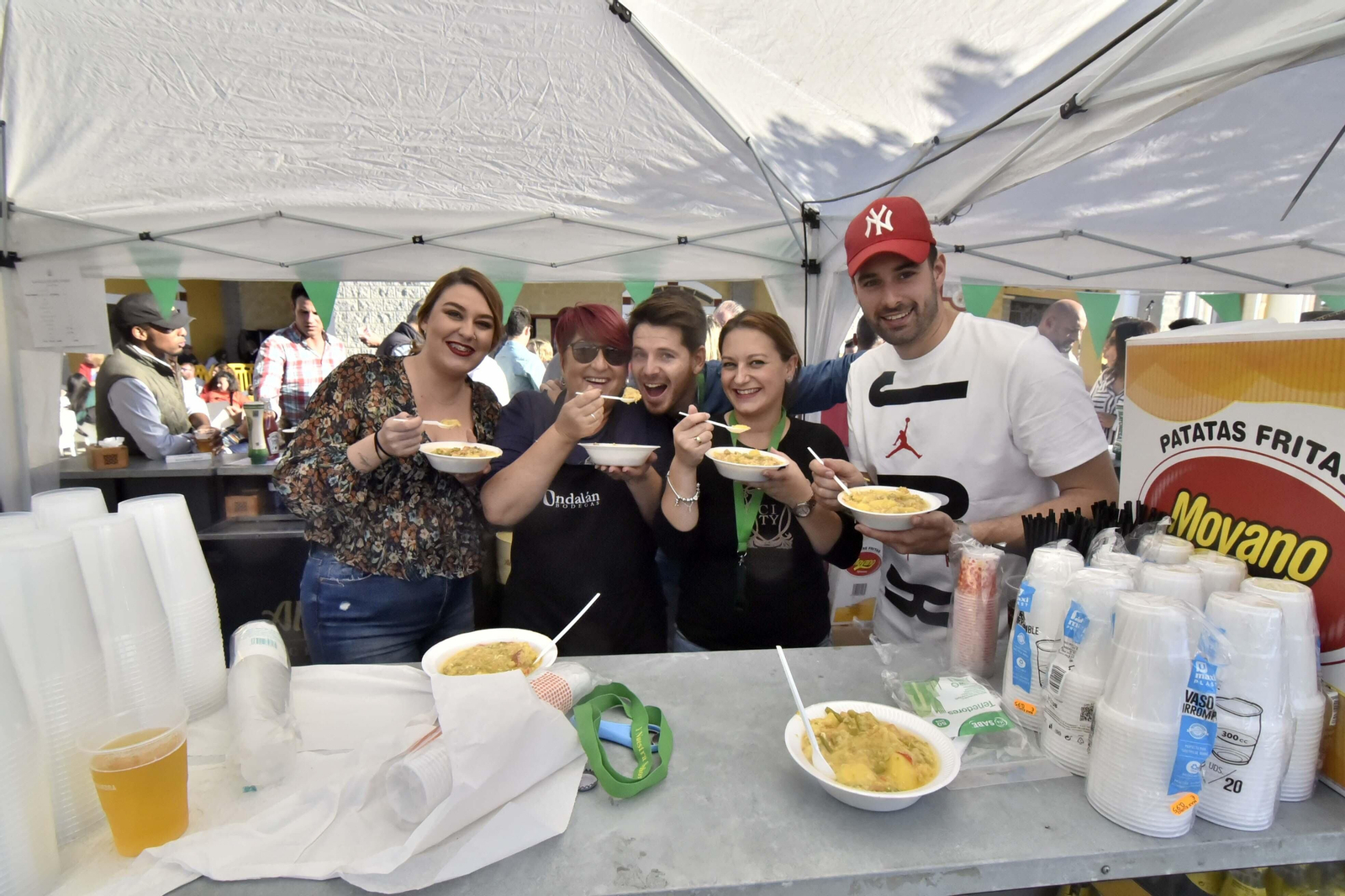Cinco personas en la celebración de 2019, la última antes de la pandemia.