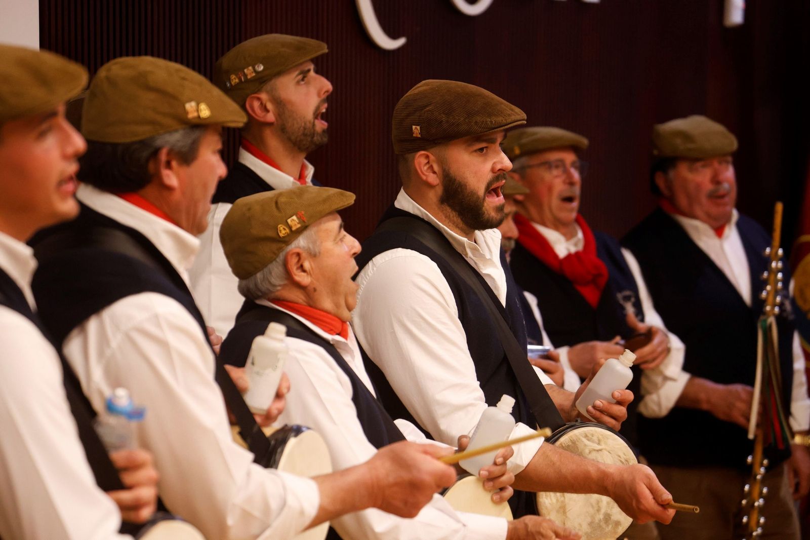 Los Mochileros de Gaena muestran su zambomba en Córdoba