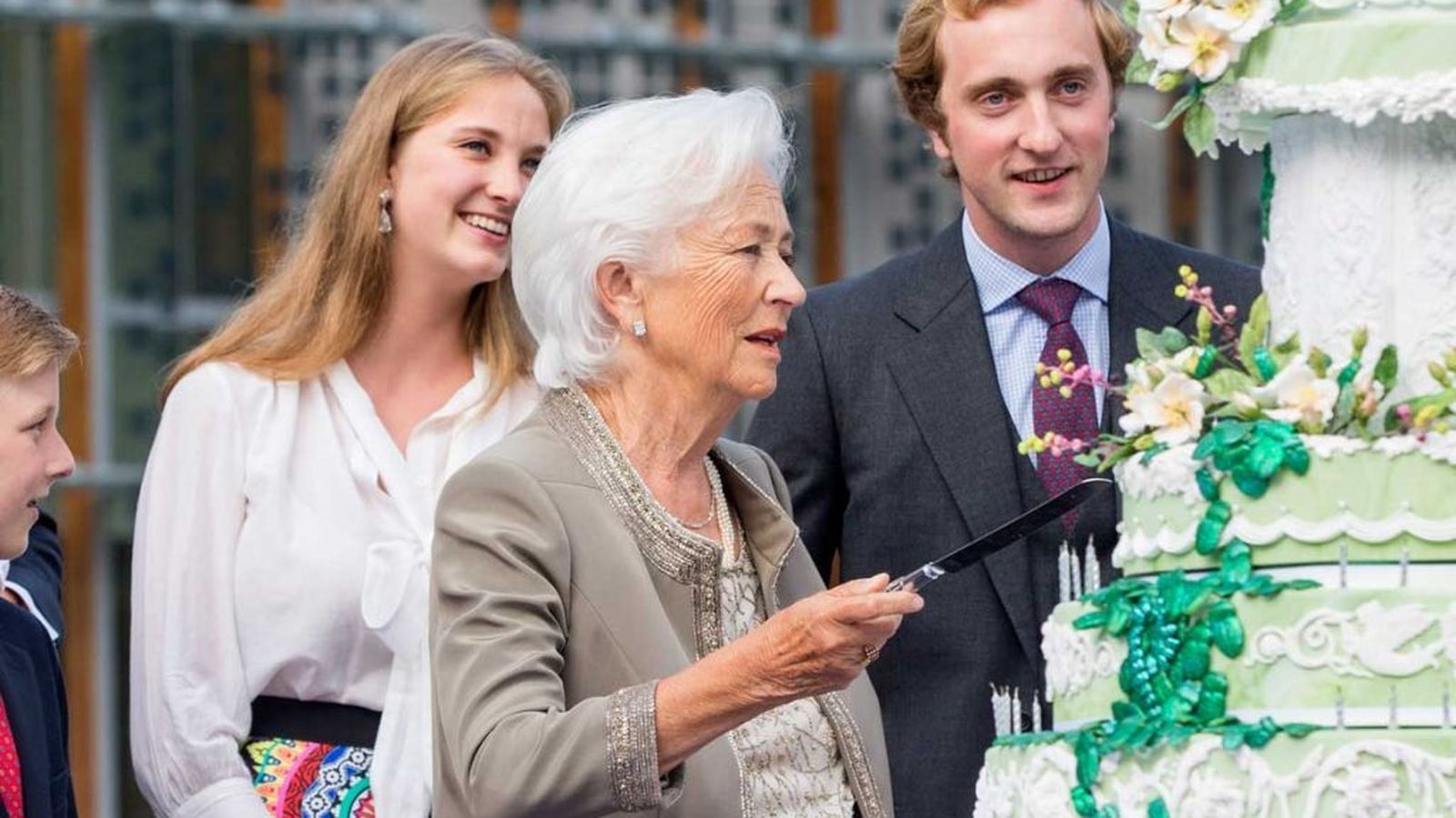Joaquín con su abuela, la reina emérita Fabiola.