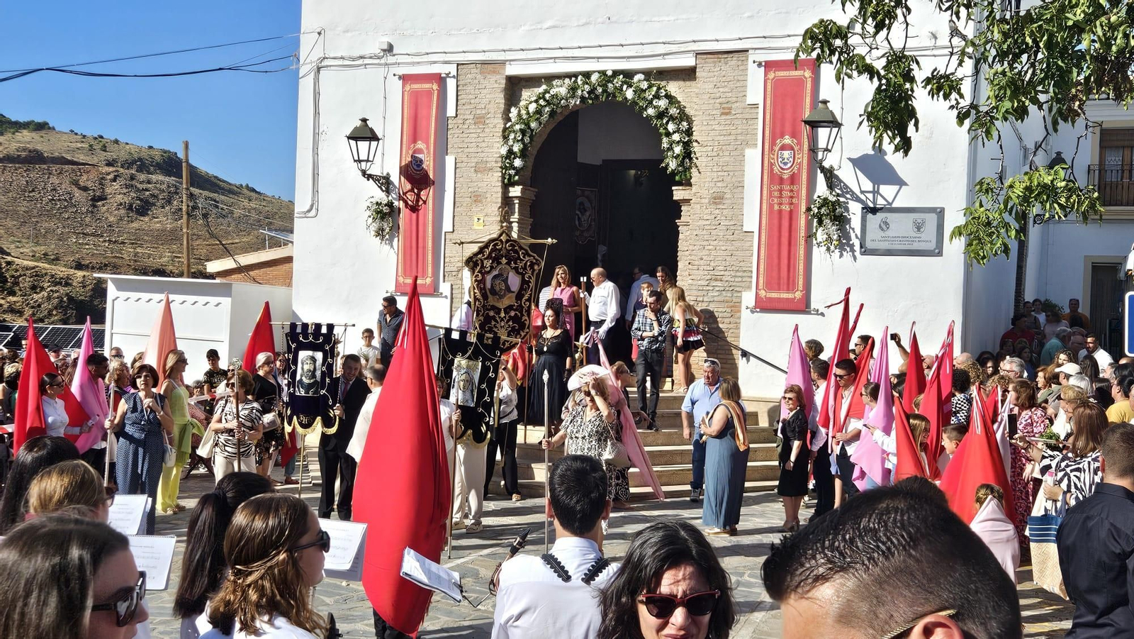 Así ha sido la salida procesional del Santo Cristo del Bosque en Bacares