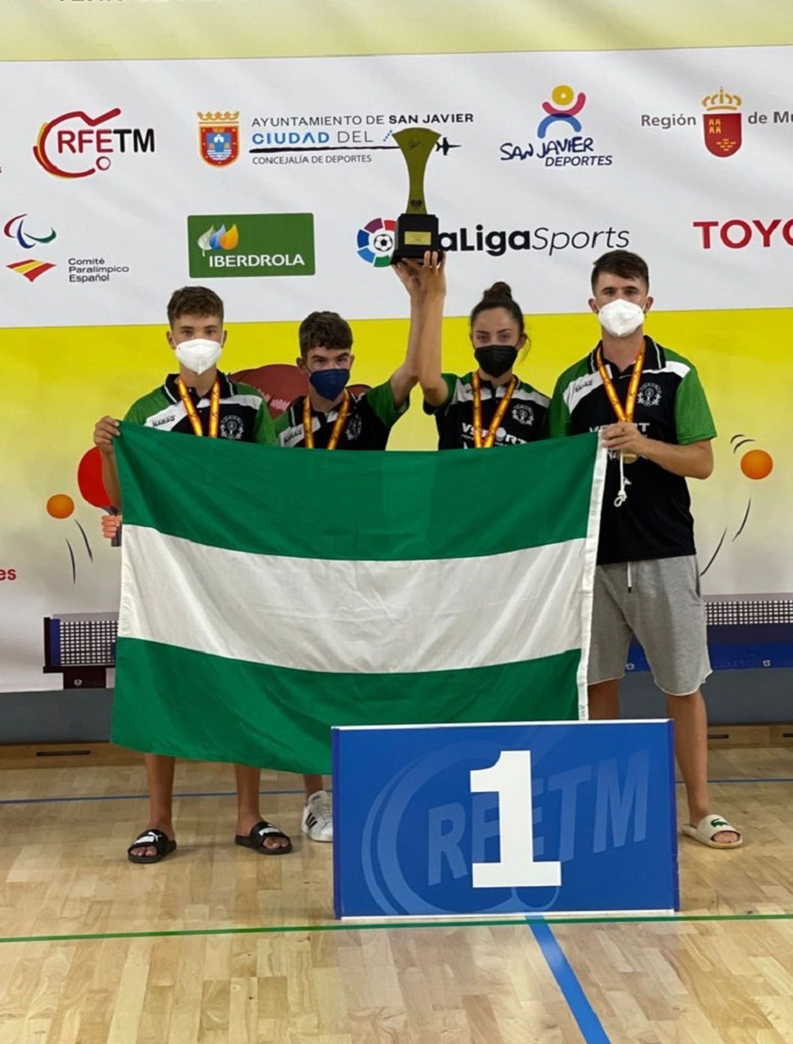 Eva Vega e Iván Puertas, campeones de España en edad escolar.