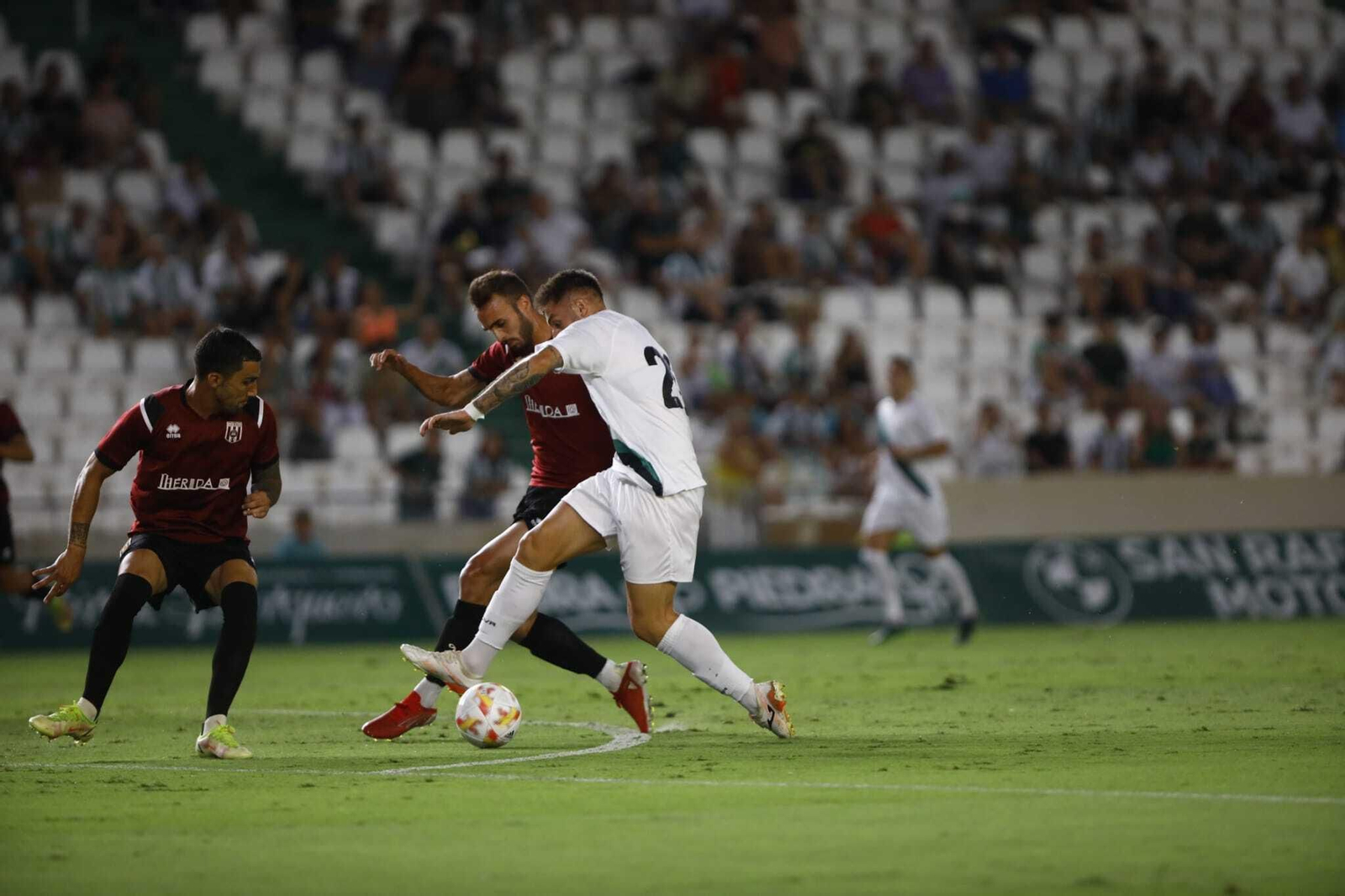 Las imágenes de la victoria del Córdoba CF ante el Mérida