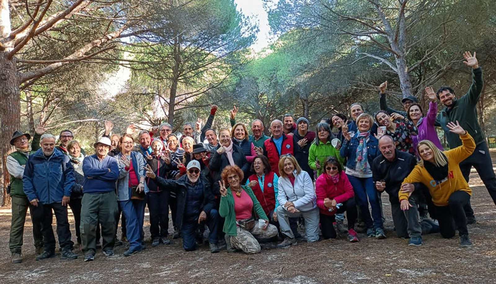 Miembros de la Asociación Micológica del Estrecho Mairei, en una jornada de recolección.