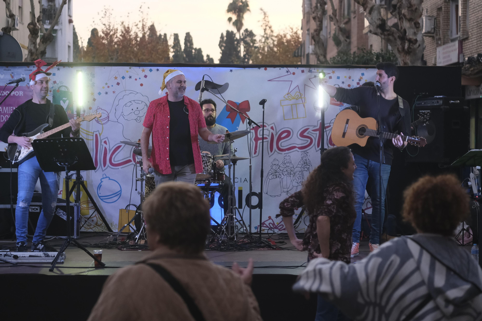 La gran fiesta de Pretardebuena en el barrio de la Viñuela de Córdoba, en fotografías