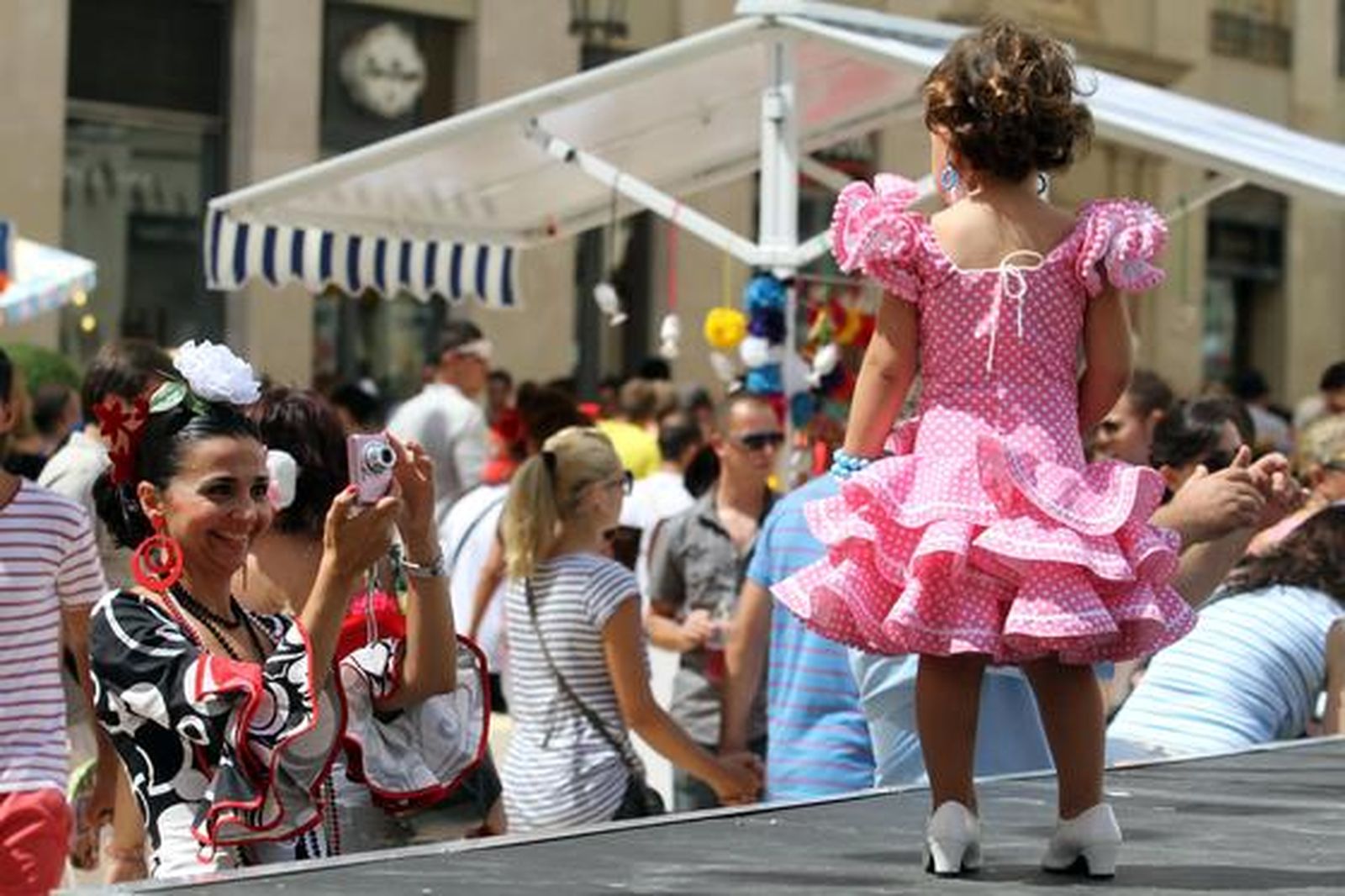 Los pequeños también se visten de volantes.

Foto: PUNTO PRESS