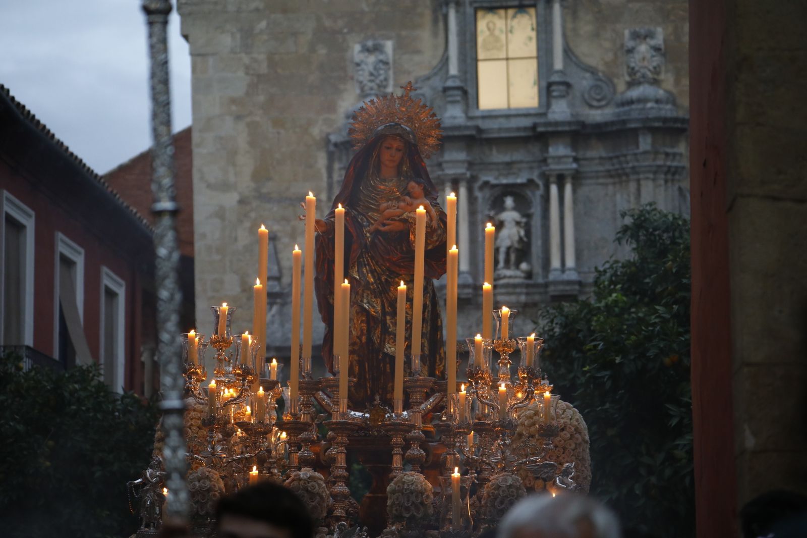 La procesión de la Virgen del Amparo de Córdoba, en imágenes
