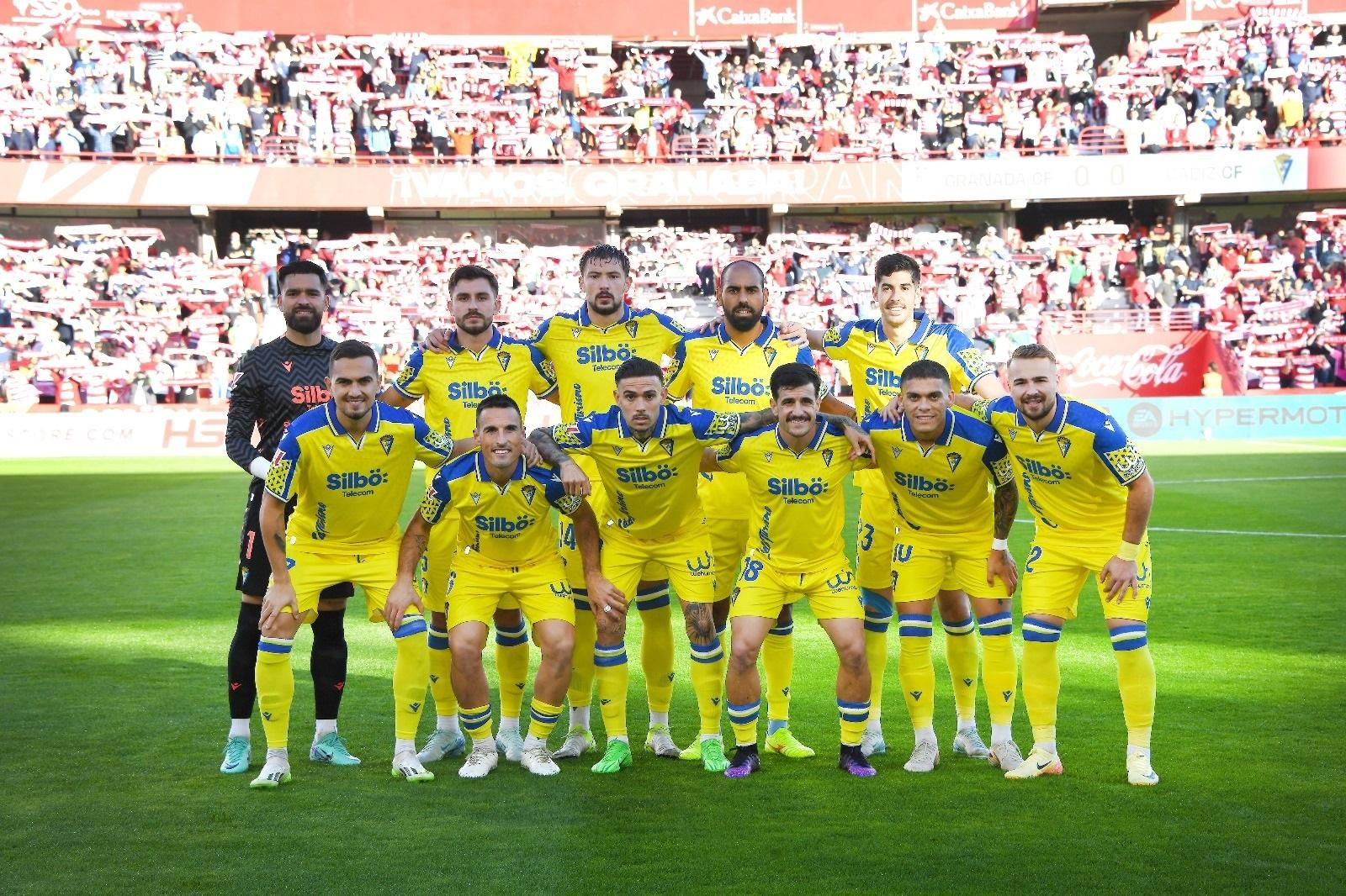 Formación cadista en el Nuevo Los Cármenes.