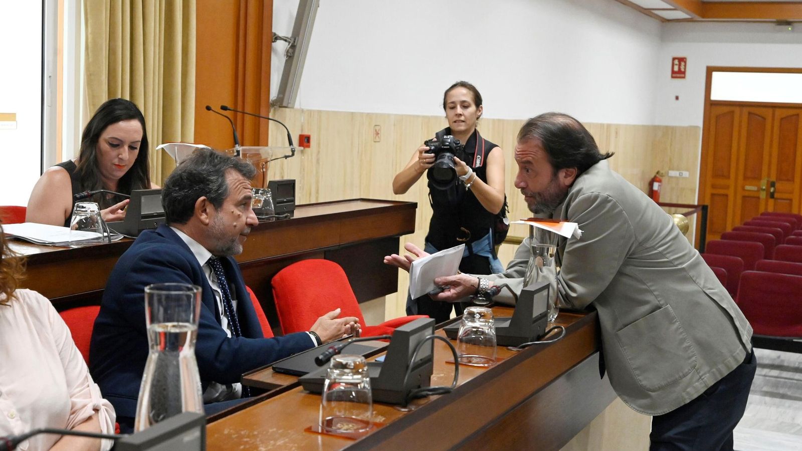 Joaquíz Dobladez conversa con Daniel García-Ibarrola.