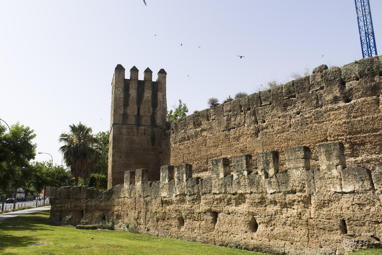 Un tramo de la muralla de la Macarena.