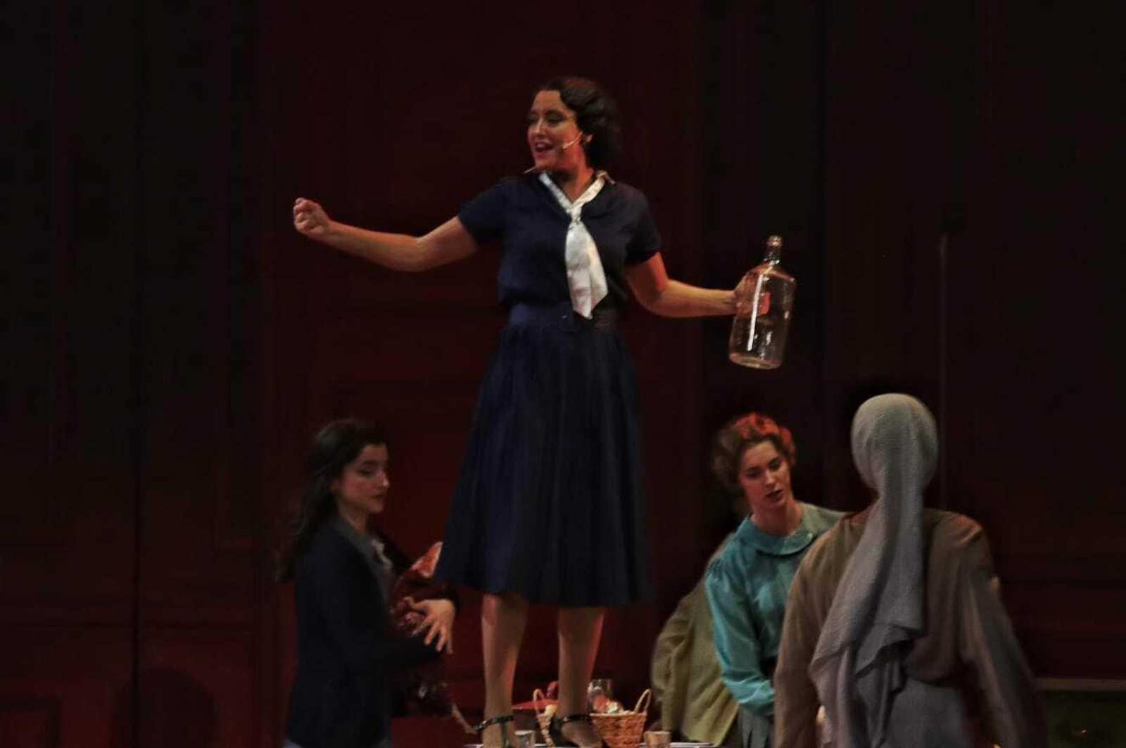 El musical 'El tiempo entre costuras', en el Teatro Cervantes hasta 10 de septiembre, en imágenes