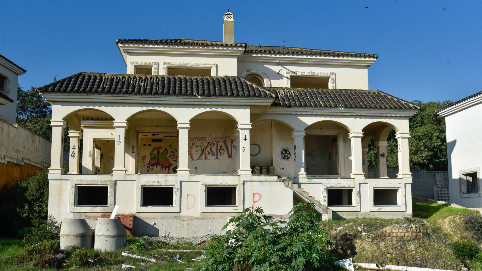Fotos de la urbanización abandonada en Cortijo Grande, en Los Barrios