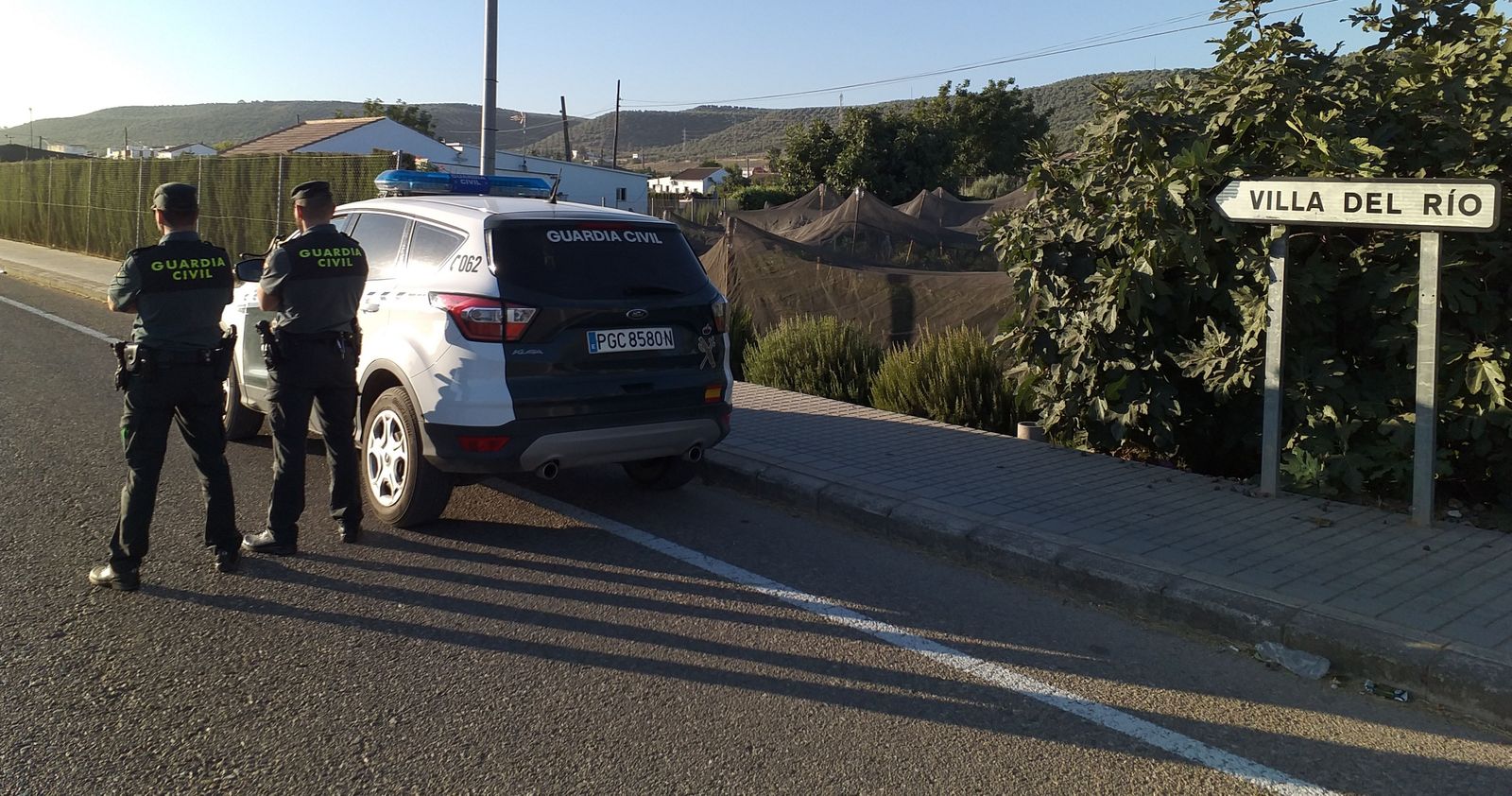 Agentes de la Guardia Civil en Villa del Río.
