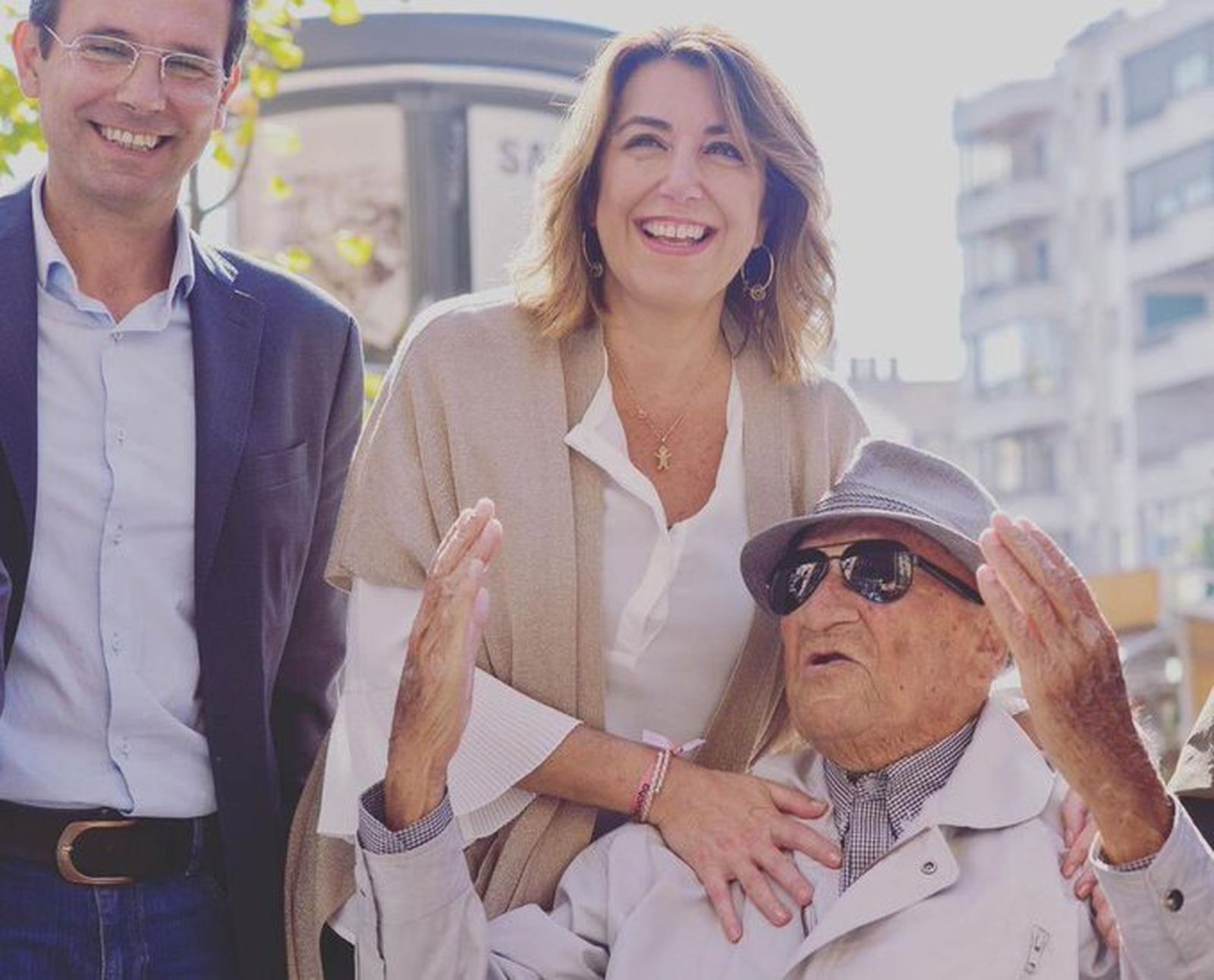Paco Cuenca y Susana Díaz con Pepe Díaz, fallecido a los 97 años