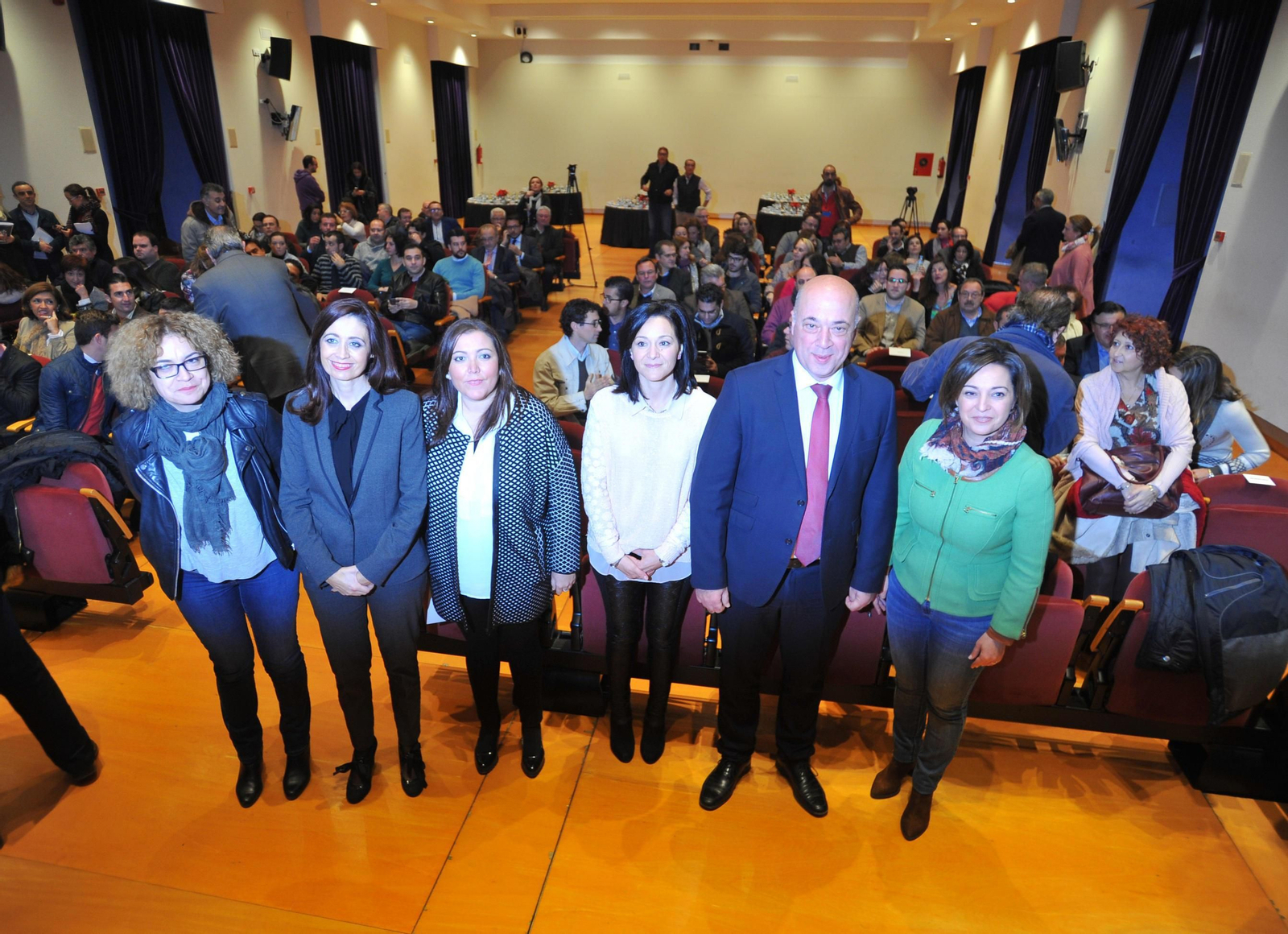 Marisa Ruz, Felisa Cañete, Ana Carrillo, Rafaela Crespín, Antonio Ruiz e Isabel Ambrosio, en el Palacio de la Merced.