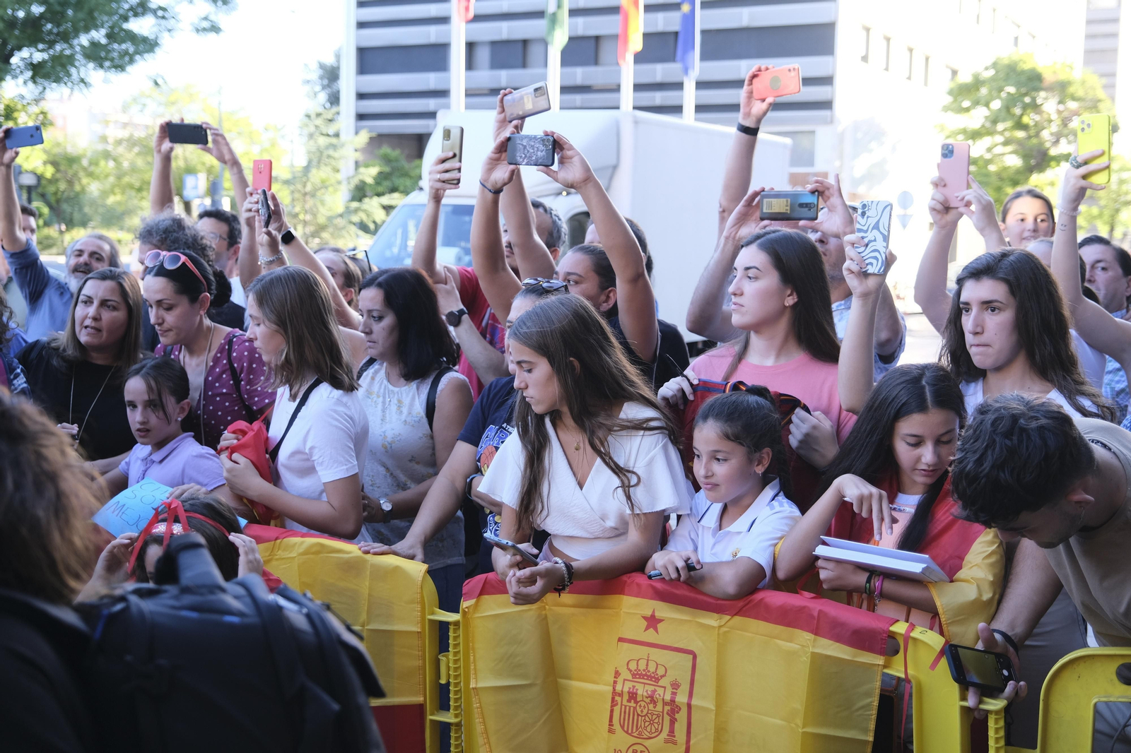Las mejores fotografías de las campeonas del mundo a su llegada a Córdoba
