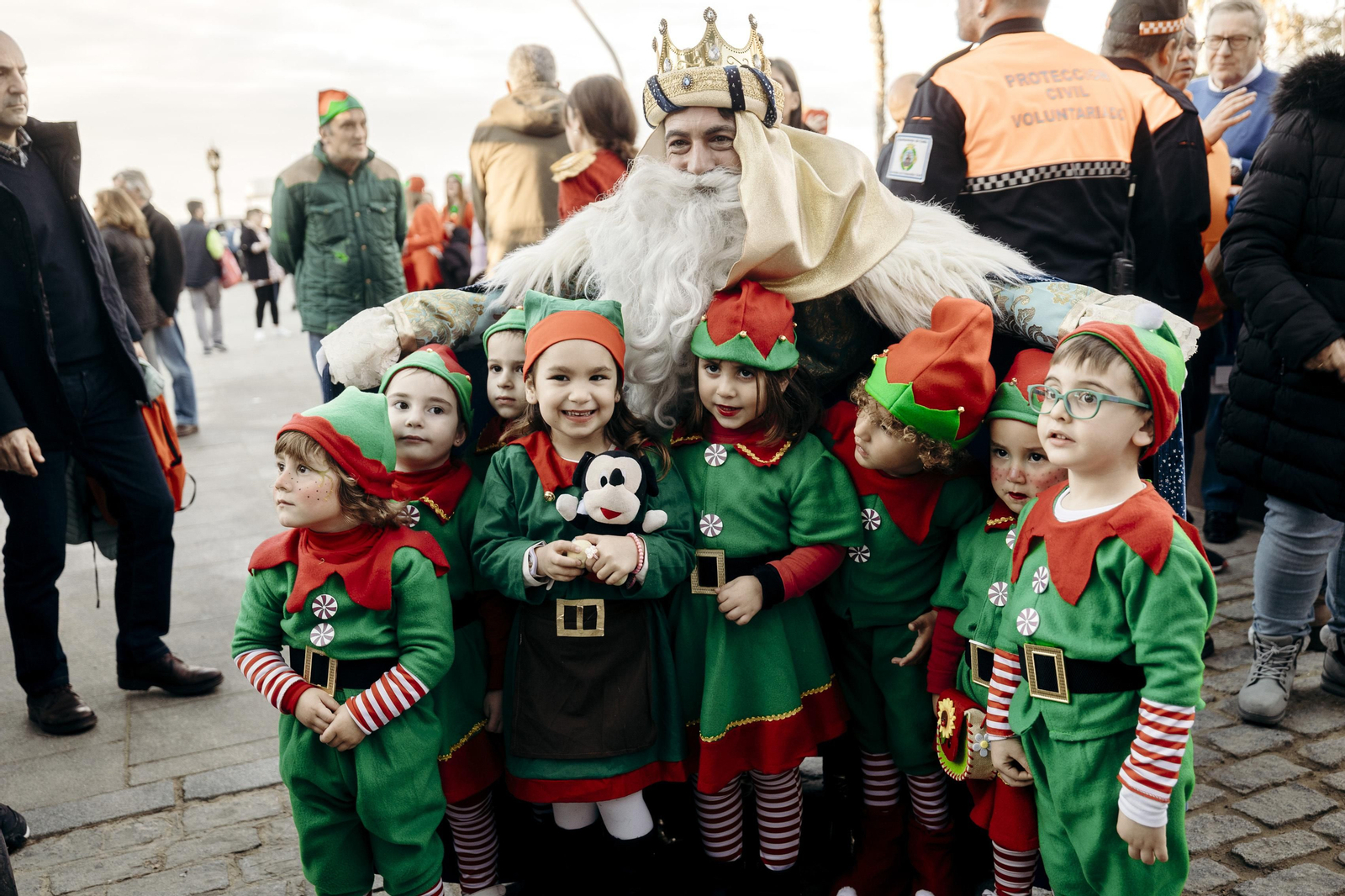 Imágenes de la cabalgata de Reyes del barrio del Mentidero