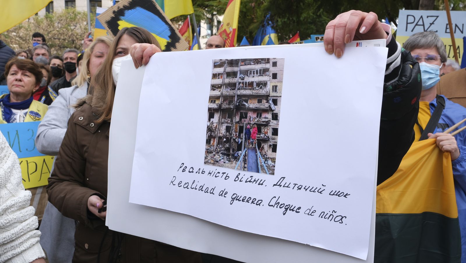 Fotogalería de las protestas contra la invasión rusa en Ucrania. Almería.