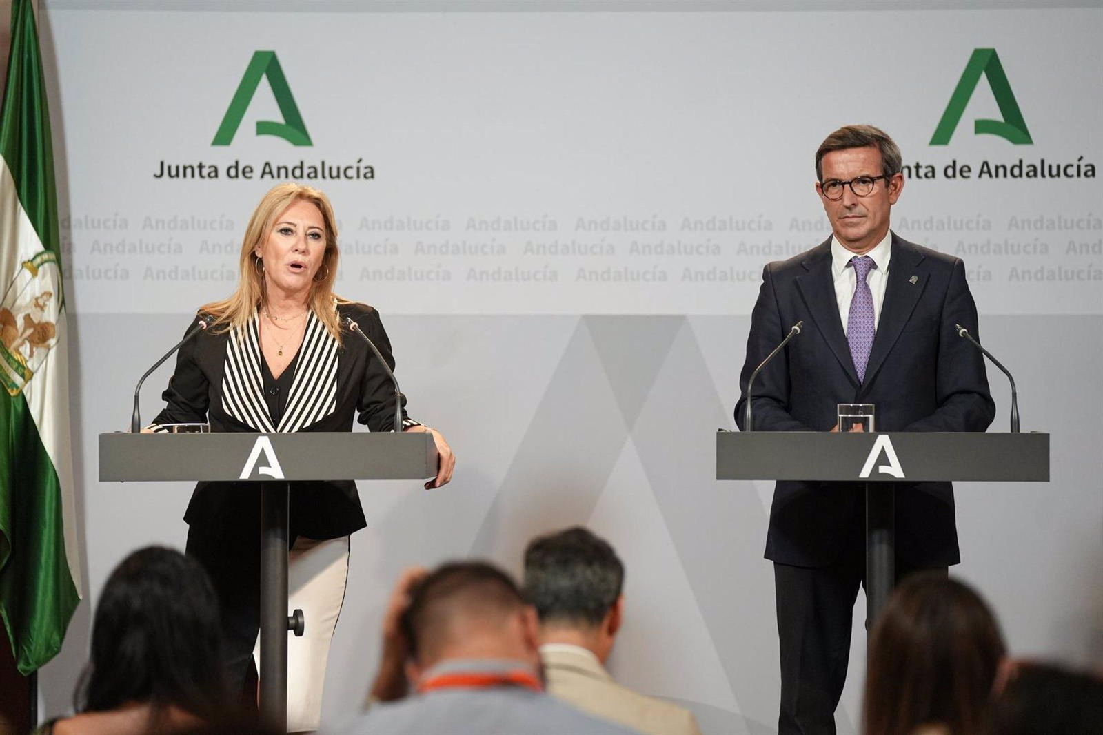 Rueda de prensa posterior al Consejo de Gobierno de Andalucía con la portavoz y consejera de Economía, Hacienda y Fondos Europeos, Carolina España, y el de Industria, Energía y Minas, Jorge Paradela.