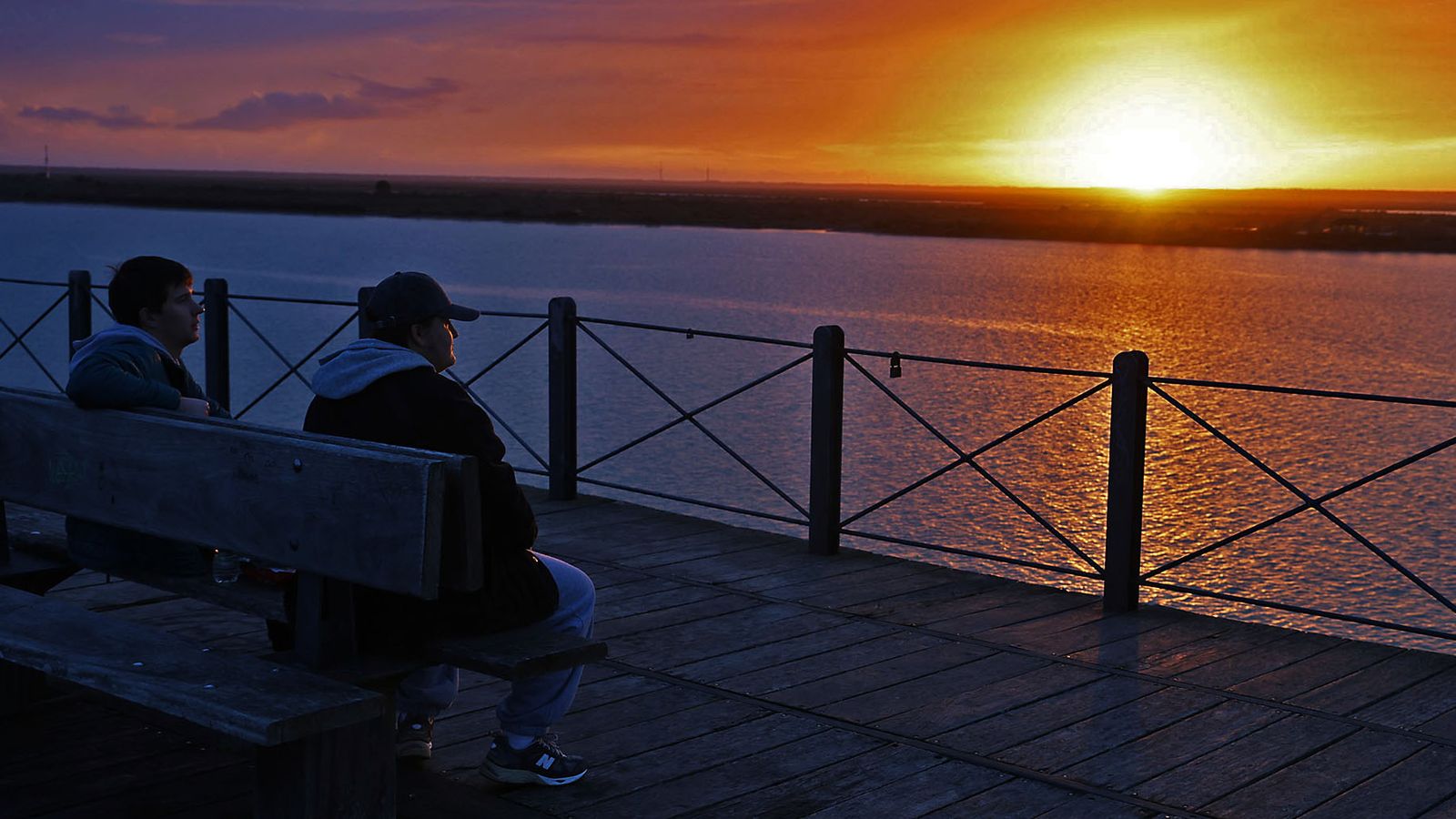 El impresionante atardecer en el muelle de la compañía Riotinto