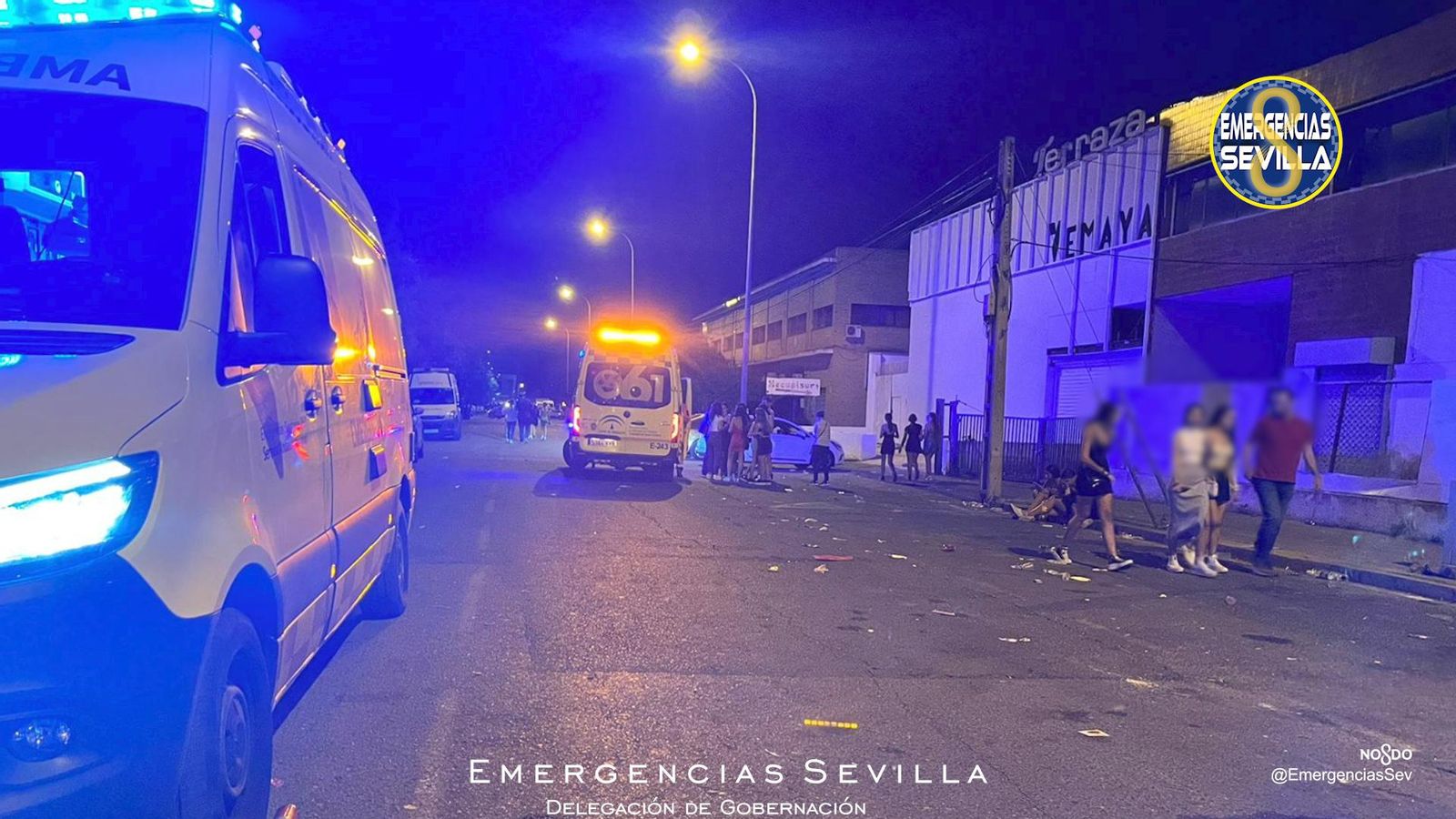 Ambulancias desplegadas en la zona.