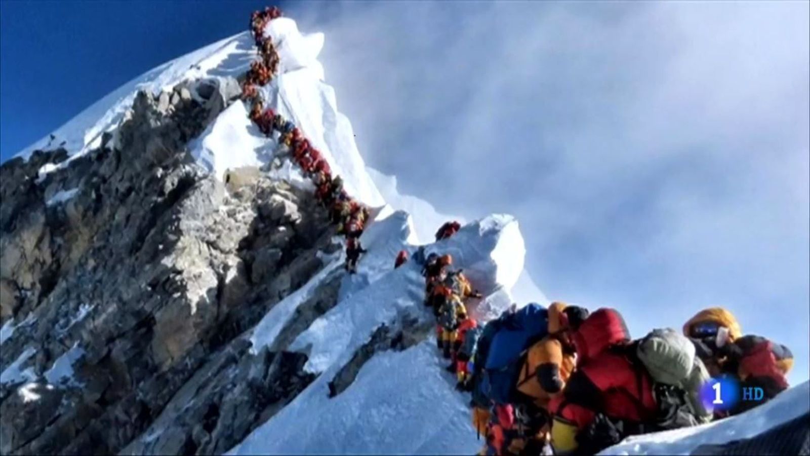 Nepal quiere evitar más fotos como la del 'atasco' de turistas en el Everest que se viralizó en redes sociales
