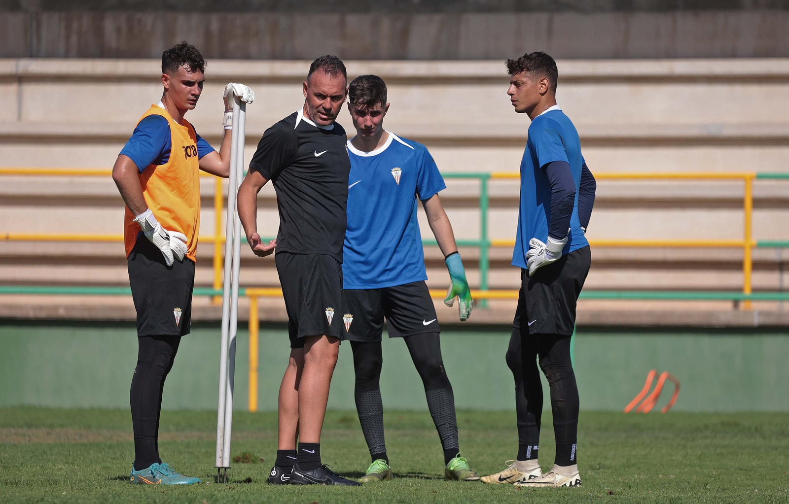 Fotos del primer entrenamiento del Algeciras CF de la pretemporada 2024/2025 en Los Barrios