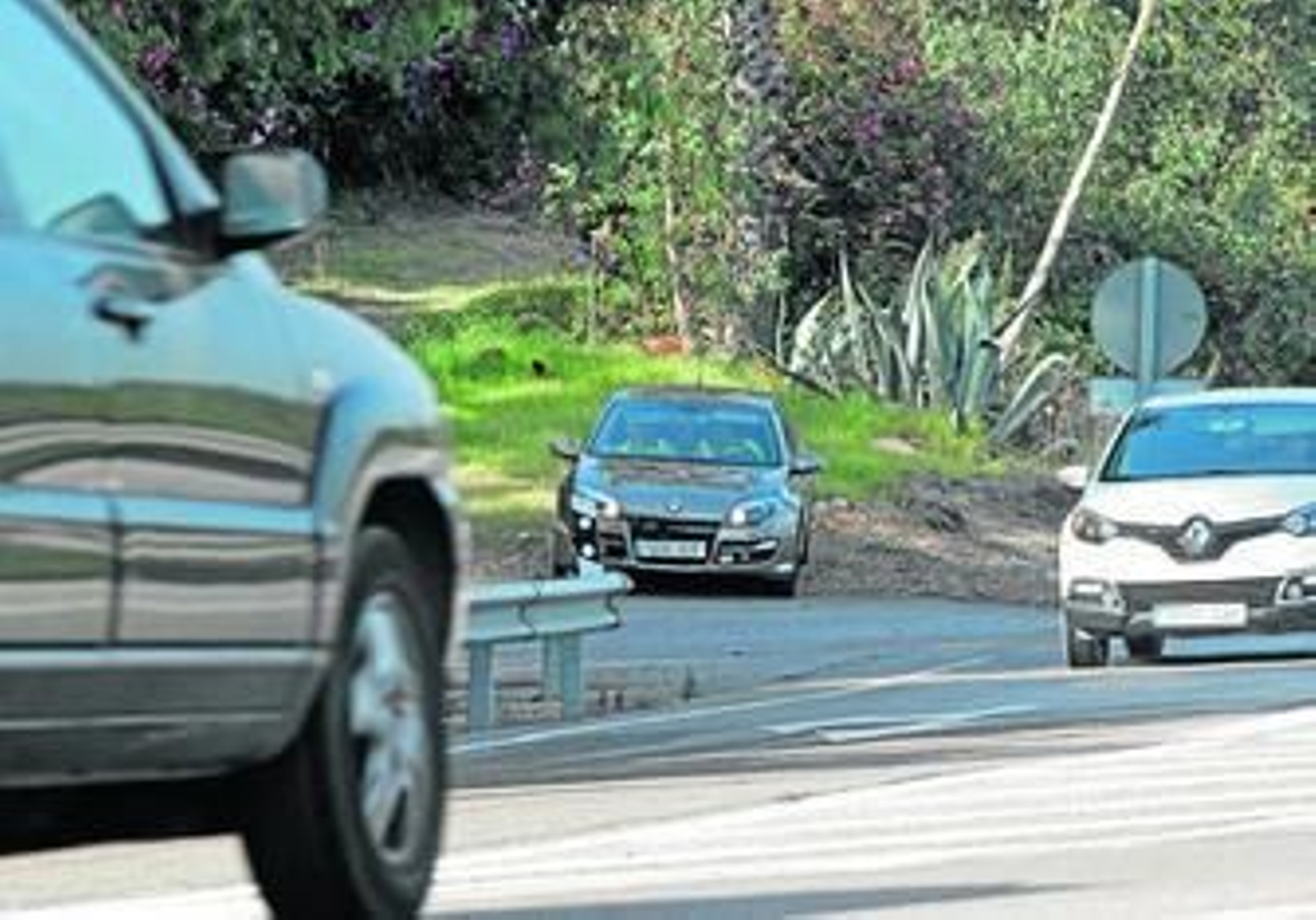 El radar móvil, ayer en la Nacional 340, a su paso por Pelayo.