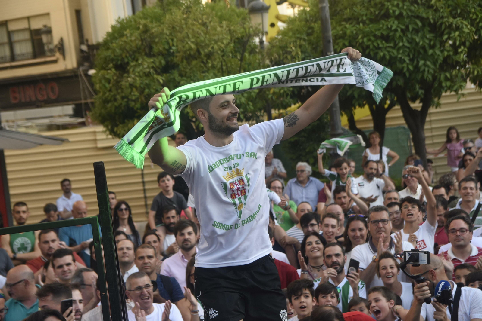 Las fotos de la fiesta del ascenso del Córdoba CF Futsal en las Tendillas.
