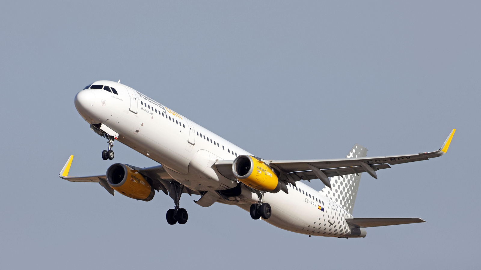 Un avión de la compañía Vueling en Jerez.