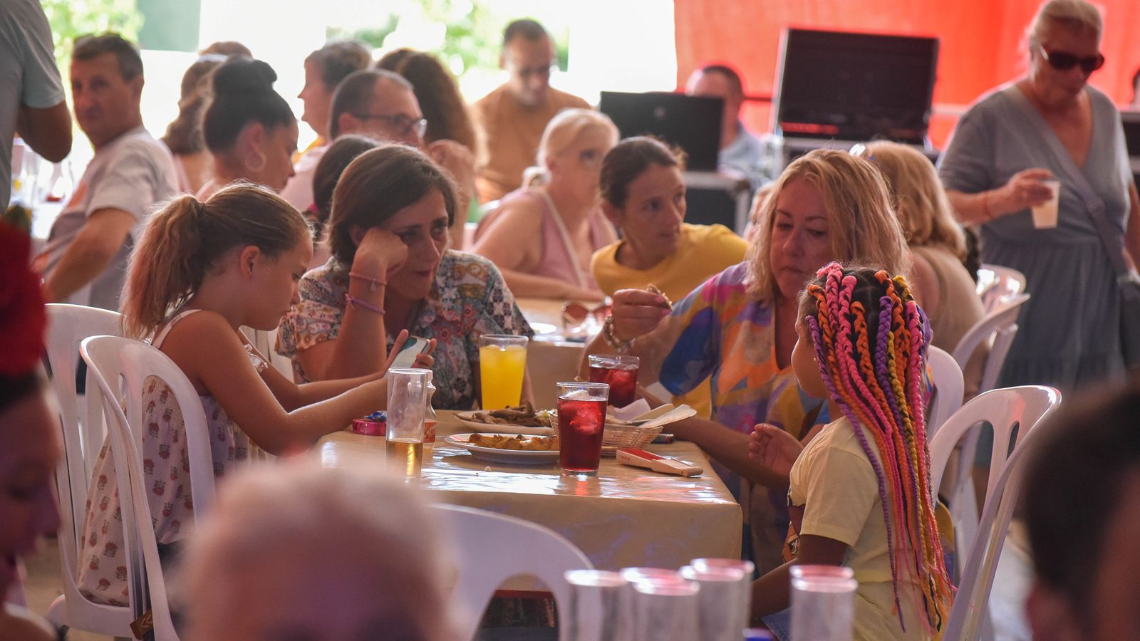 Búscate en las fotos del Domingo Rociero de la Feria de San Roque