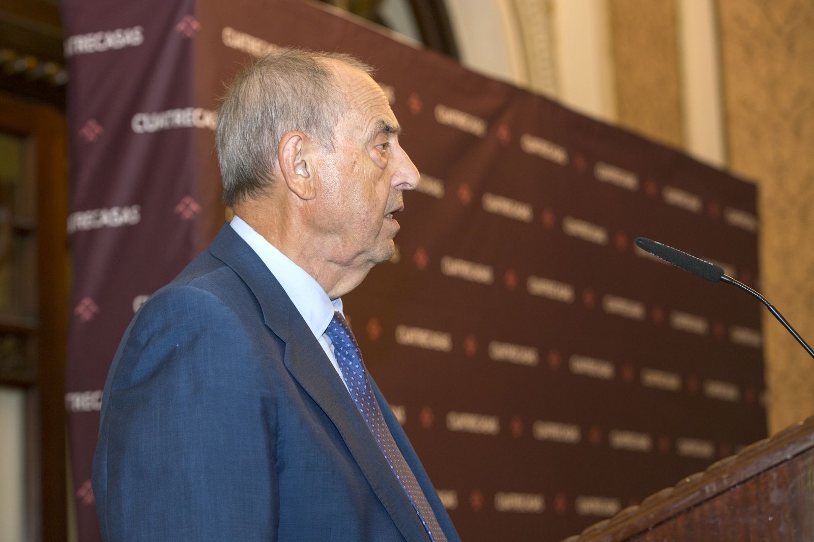 Las imágenes de la entrega de la Beca Manuel Olivencia