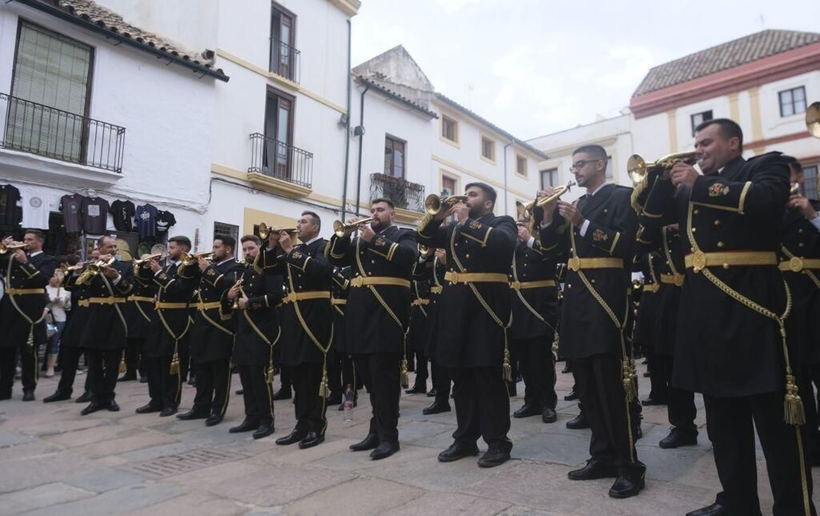 La banda de cornetas y tambores Nuestro Padre Jesús Caído y Nuestra Señora de la Fuensanta, en el pasado ciclo por San Rafael.