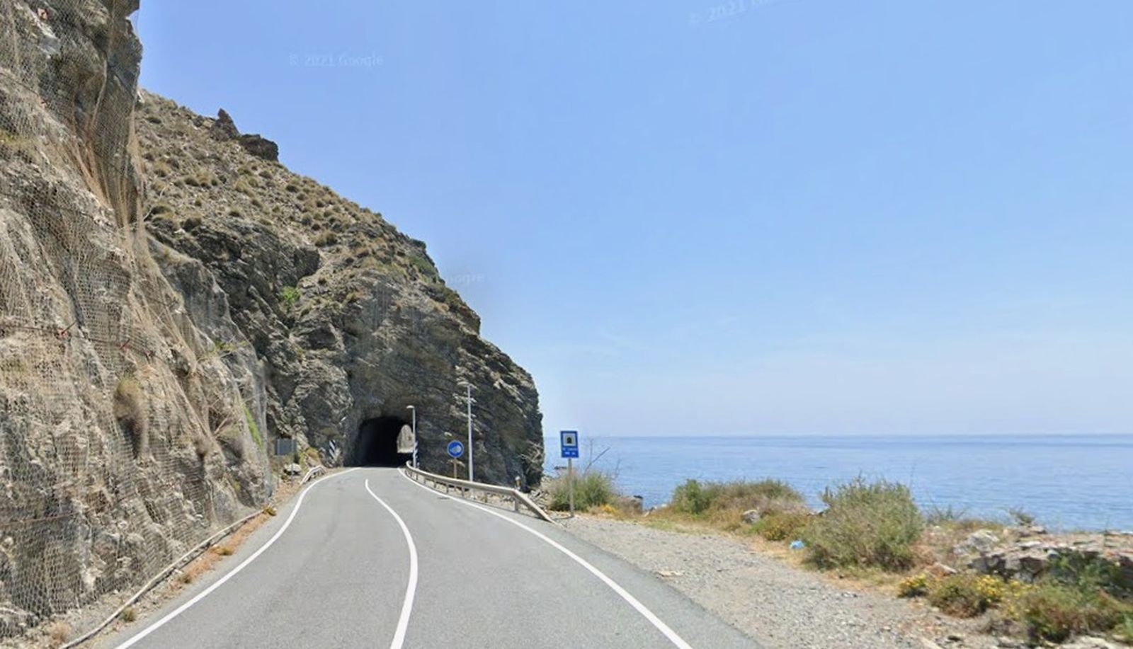 Carretera a su paso por El Lance