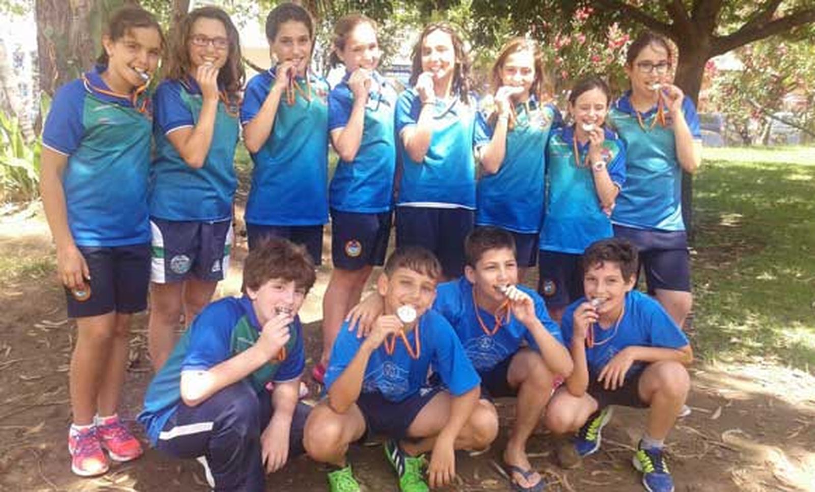 El equipo femenino del Club Natación San Fernando se proclama campeón provincial benjamín-alevín