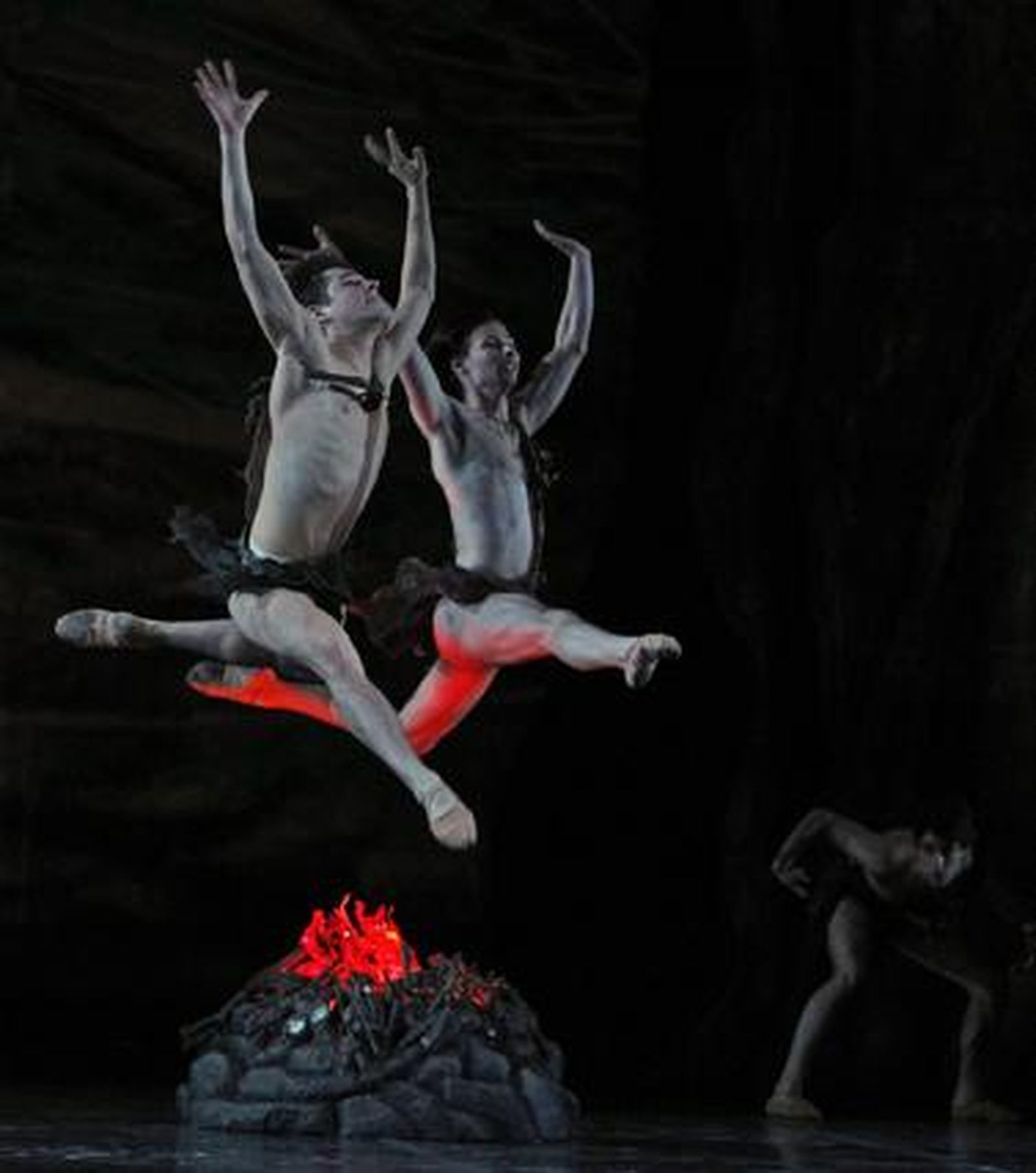 El Ballet de la Ópera de Varsovia representa 'La Bayadère' en el Teatro de la Maestranza, una obra sobre la supervivencia del amor tras la muerte.

Foto: Antonio Pizarro